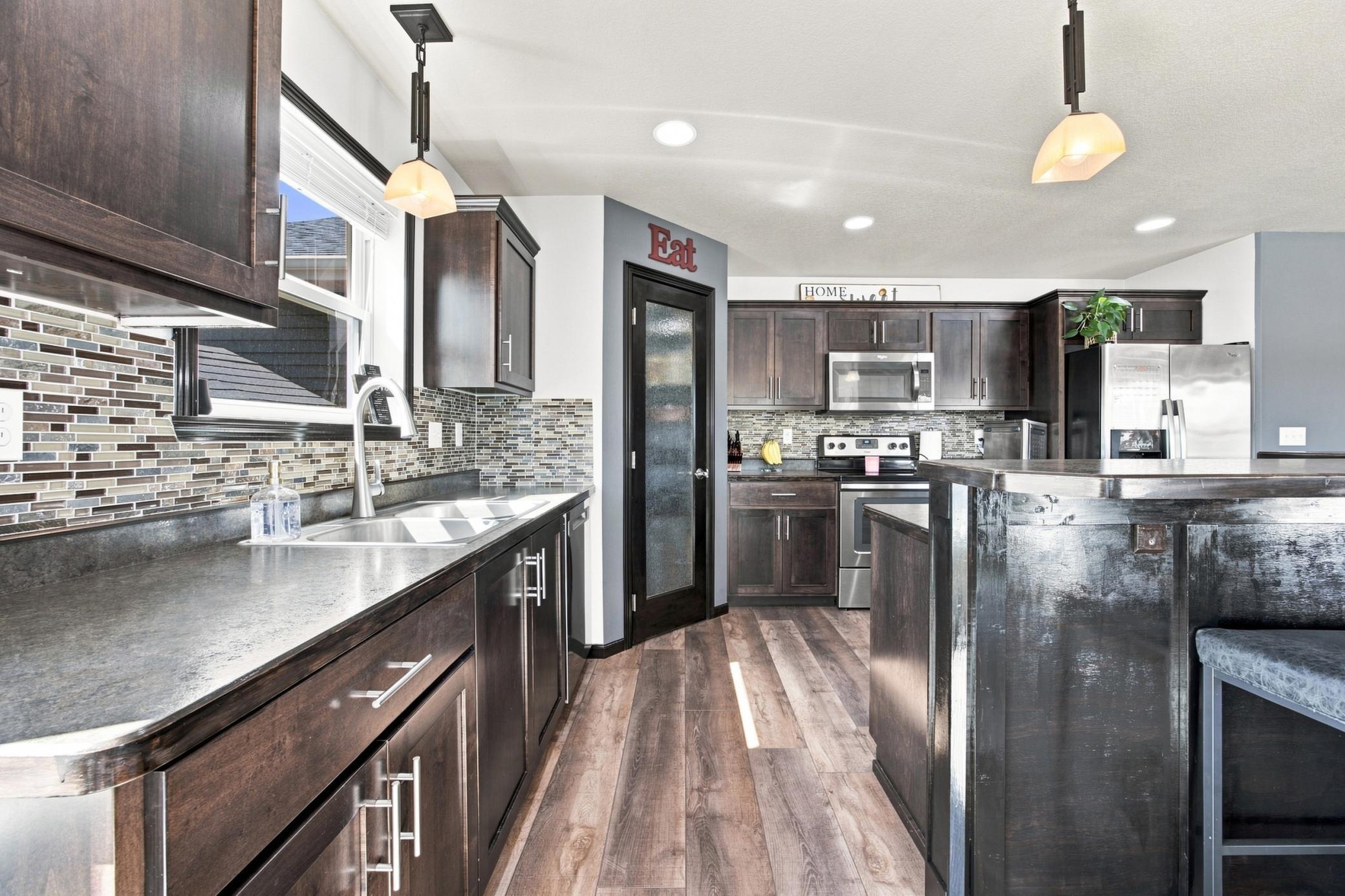 2013 single family home for sale at 3029 2nd Street E in West Fargo, ND — 5 bed, 4 bath (photo 9 of 37)