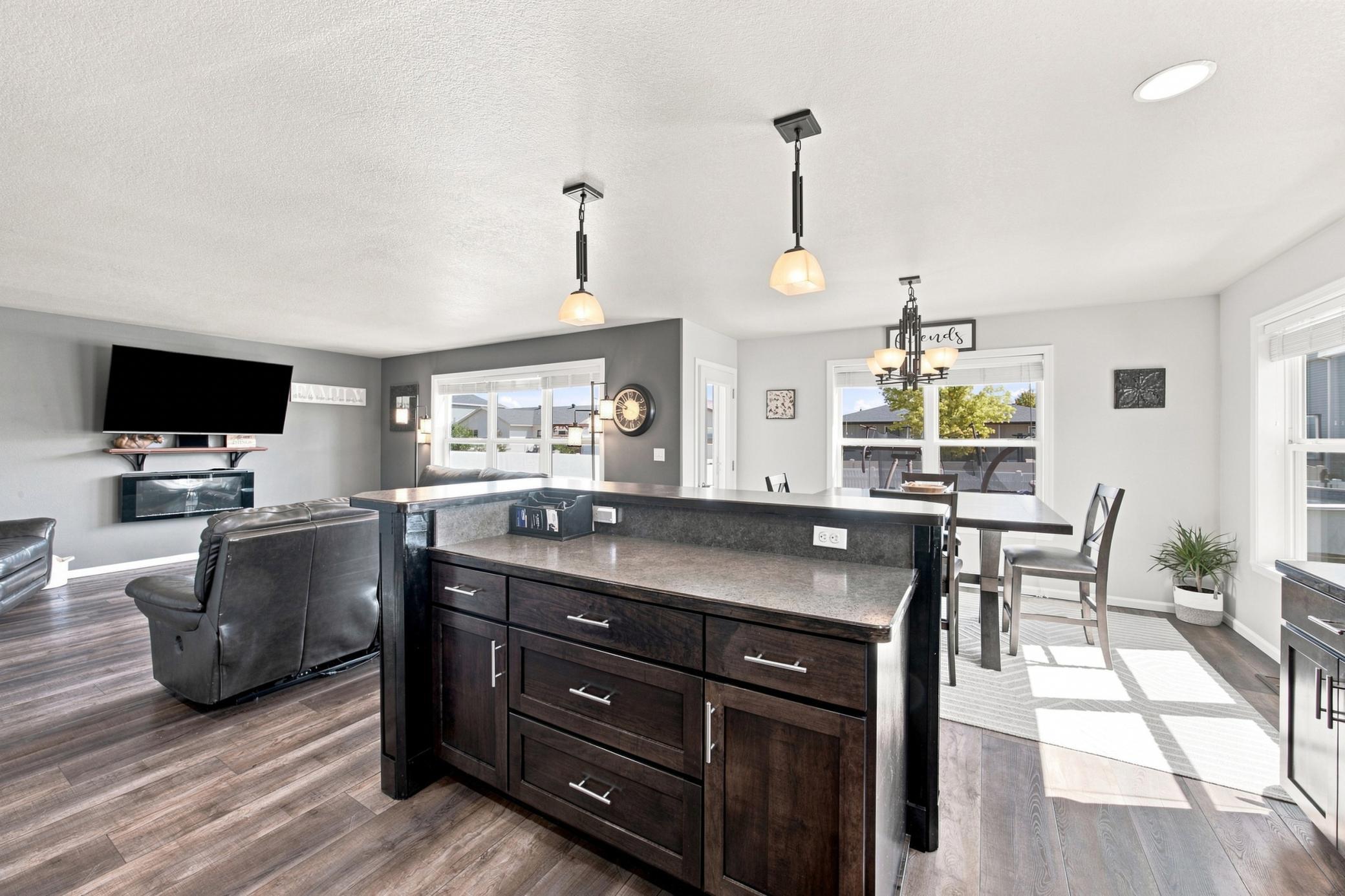 2013 single family home for sale at 3029 2nd Street E in West Fargo, ND — 5 bed, 4 bath (photo 10 of 37)