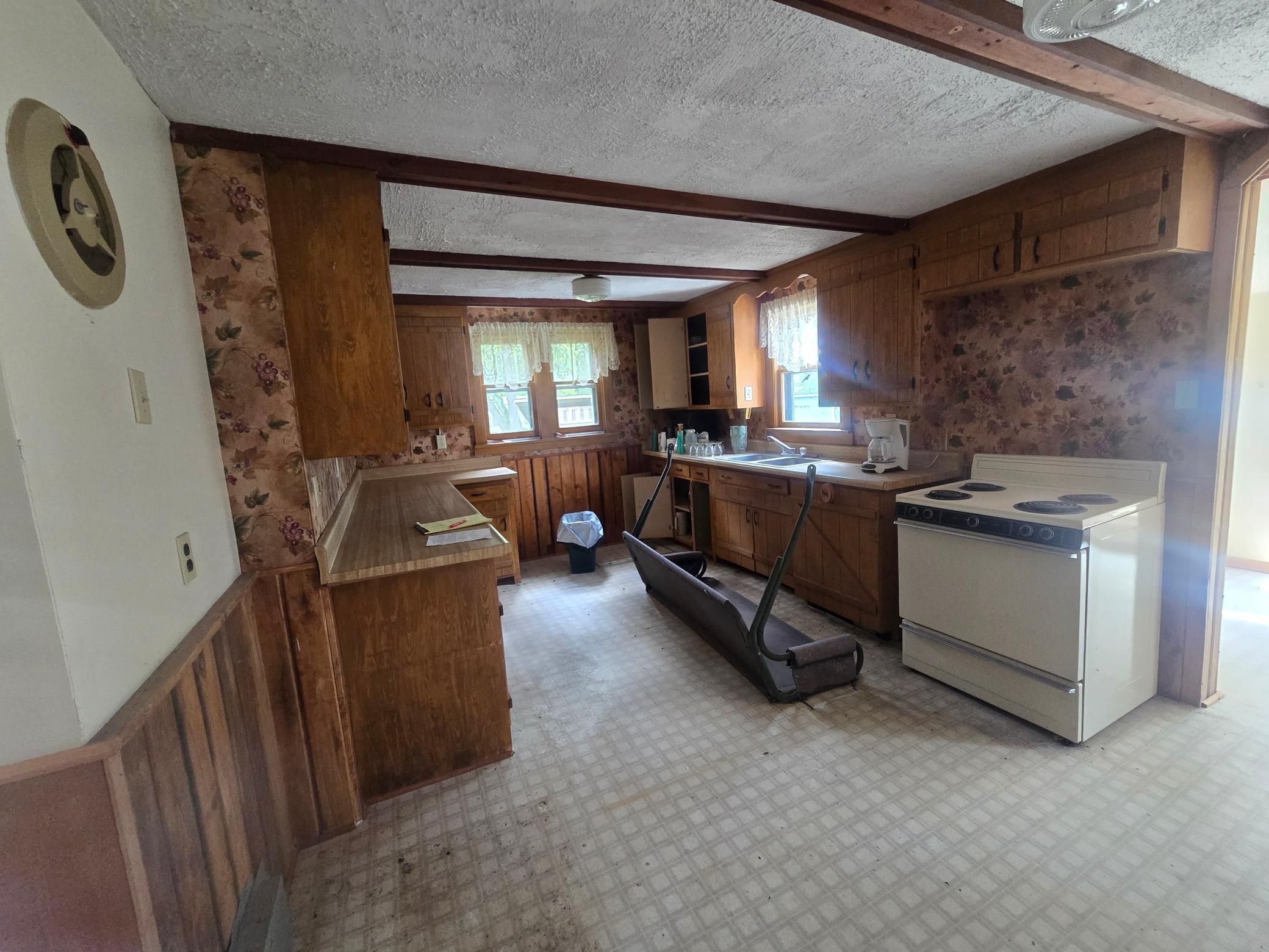 1942 single family home for sale at 23140 Oak Lane in Bovey, MN — 2 bed, 1 bath (photo 7 of 21)