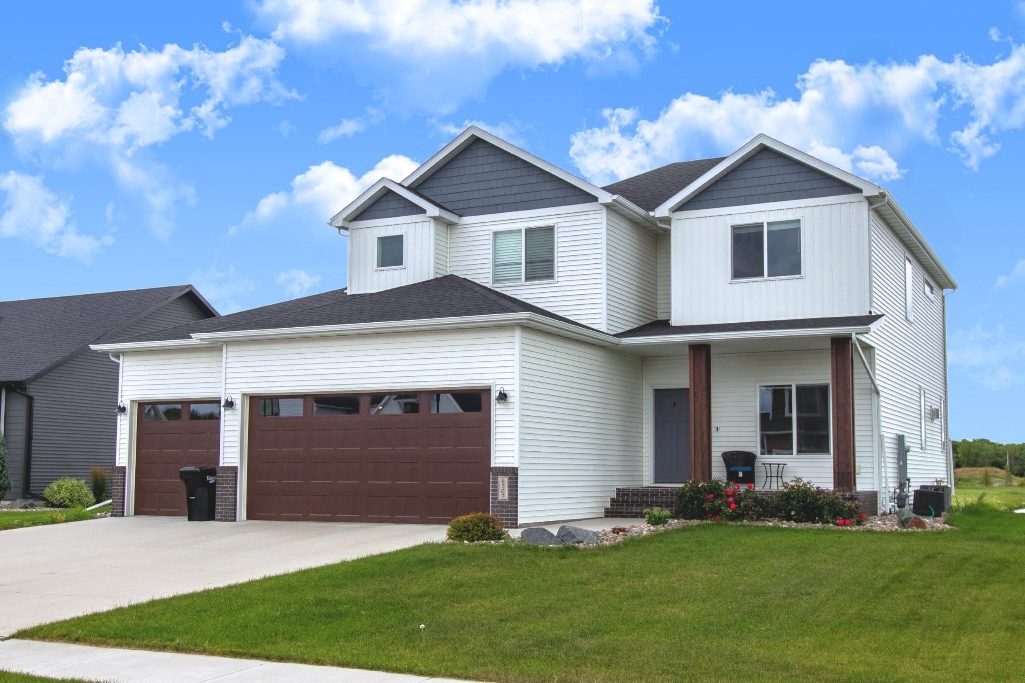 2021 single family home for sale at 6707 54th Avenue S in Fargo, ND — 5 bed, 4 bath (photo 2 of 48)