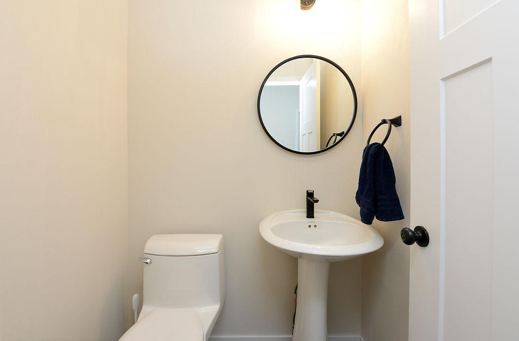 2021 single family home for sale at 6707 54th Avenue S in Fargo, ND — 5 bed, 4 bath (photo 17 of 48)