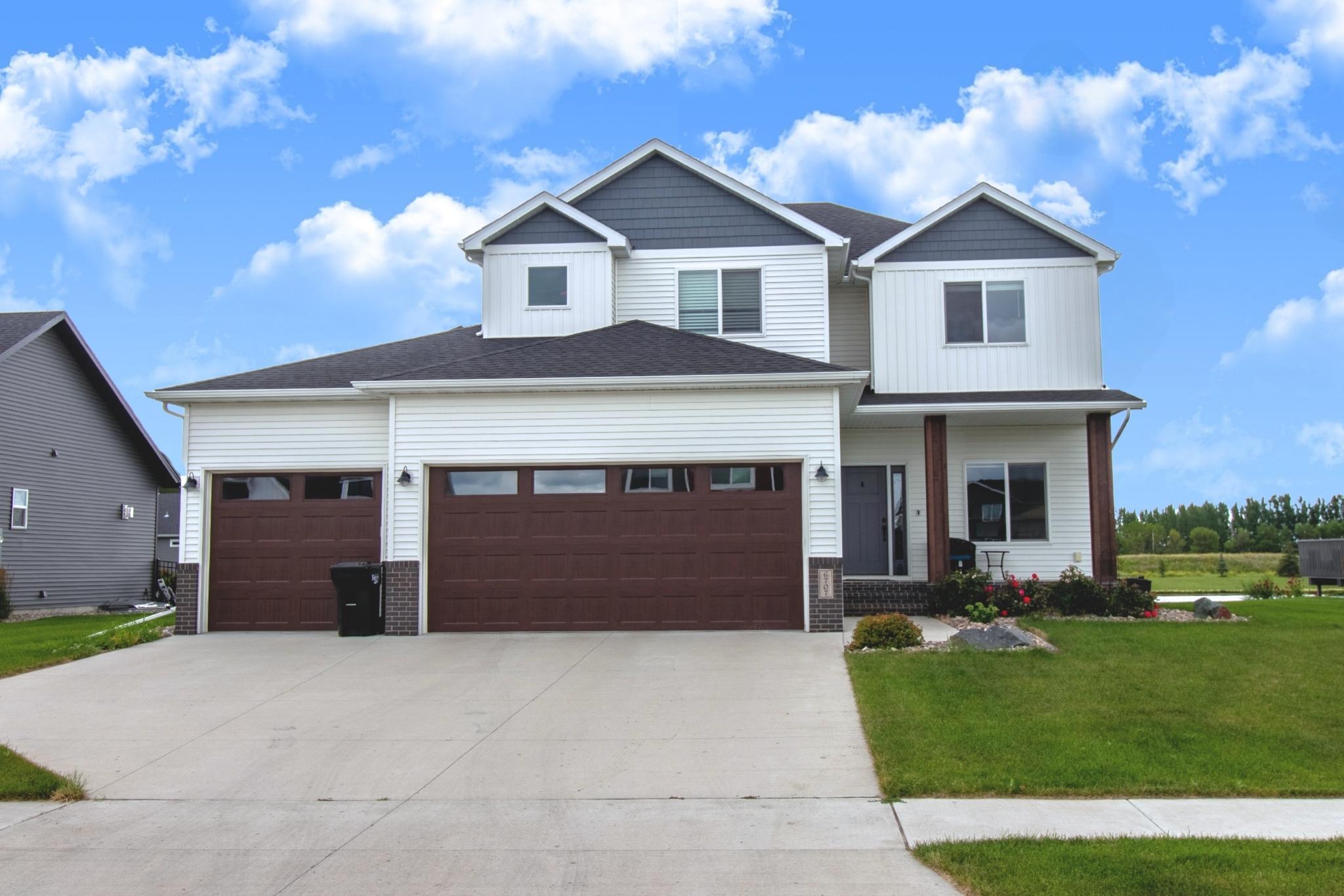 2021 single family home for sale at 6707 54th Avenue S in Fargo, ND — 5 bed, 4 bath (photo 3 of 48)