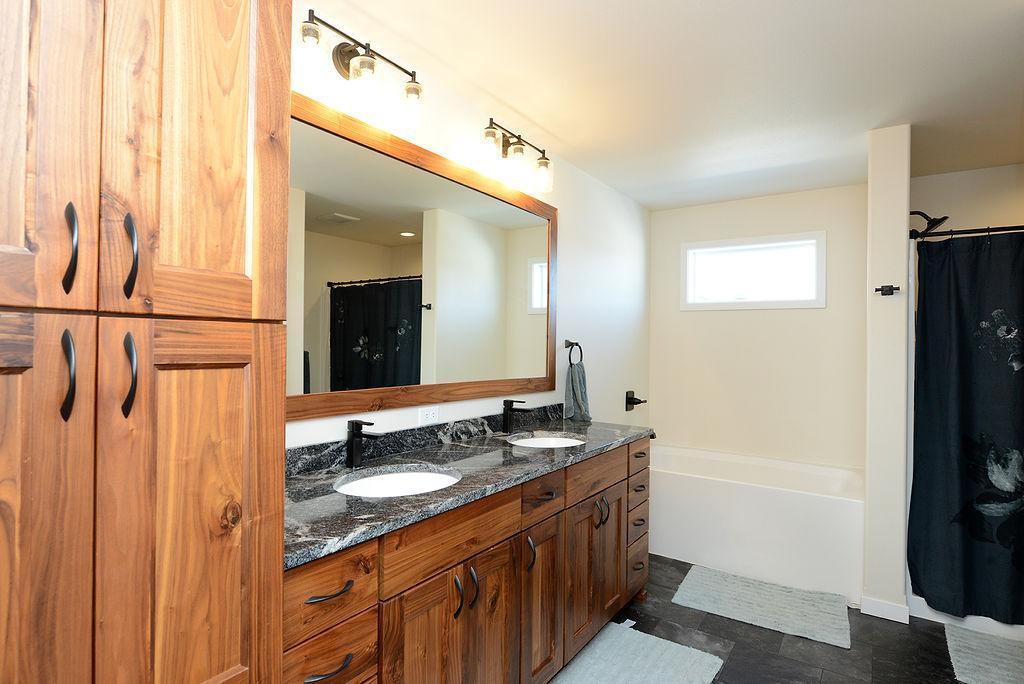 2021 single family home for sale at 6707 54th Avenue S in Fargo, ND — 5 bed, 4 bath (photo 22 of 48)