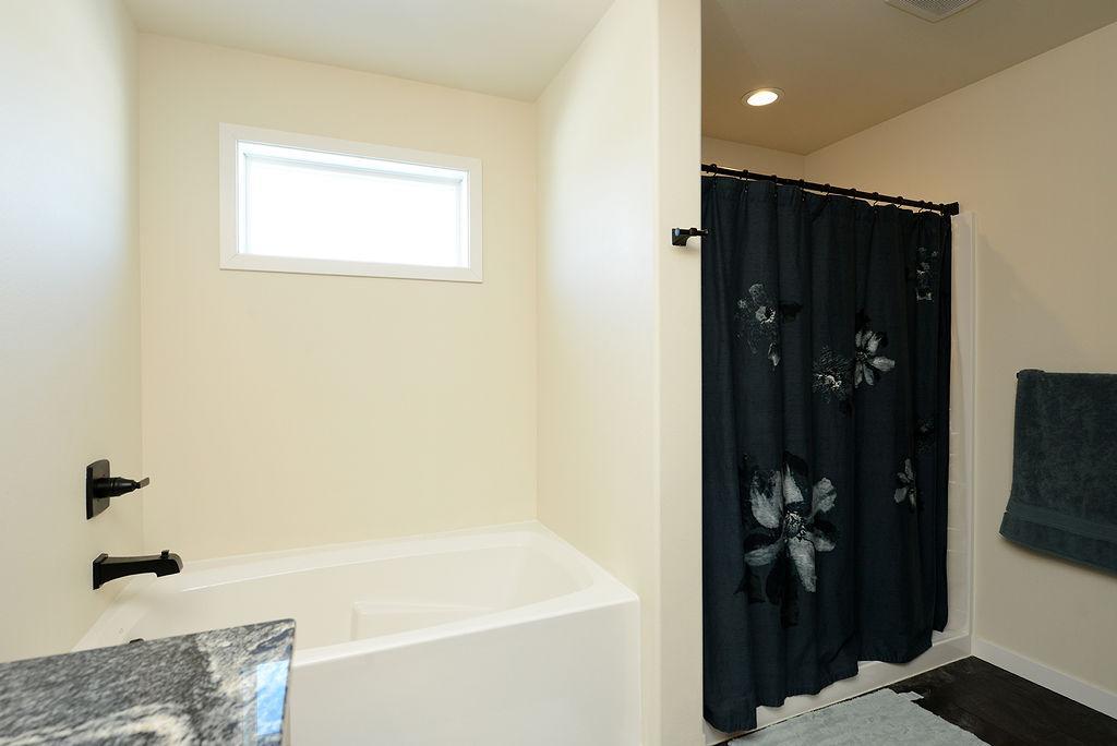 2021 single family home for sale at 6707 54th Avenue S in Fargo, ND — 5 bed, 4 bath (photo 23 of 48)
