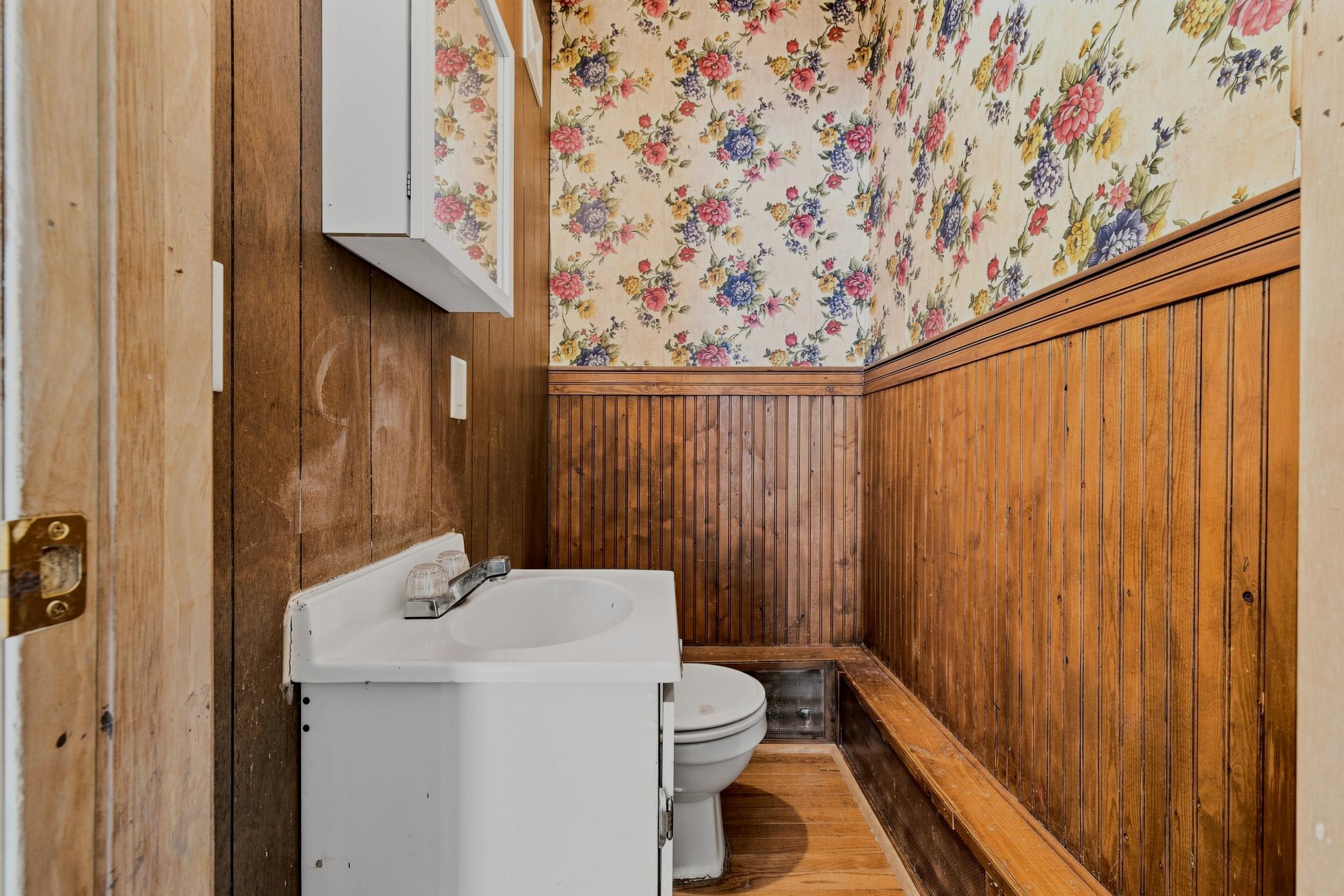 1899 single family home for sale at 1028 7th Street N in Fargo, ND — 4 bed, 3 bath (photo 18 of 59)
