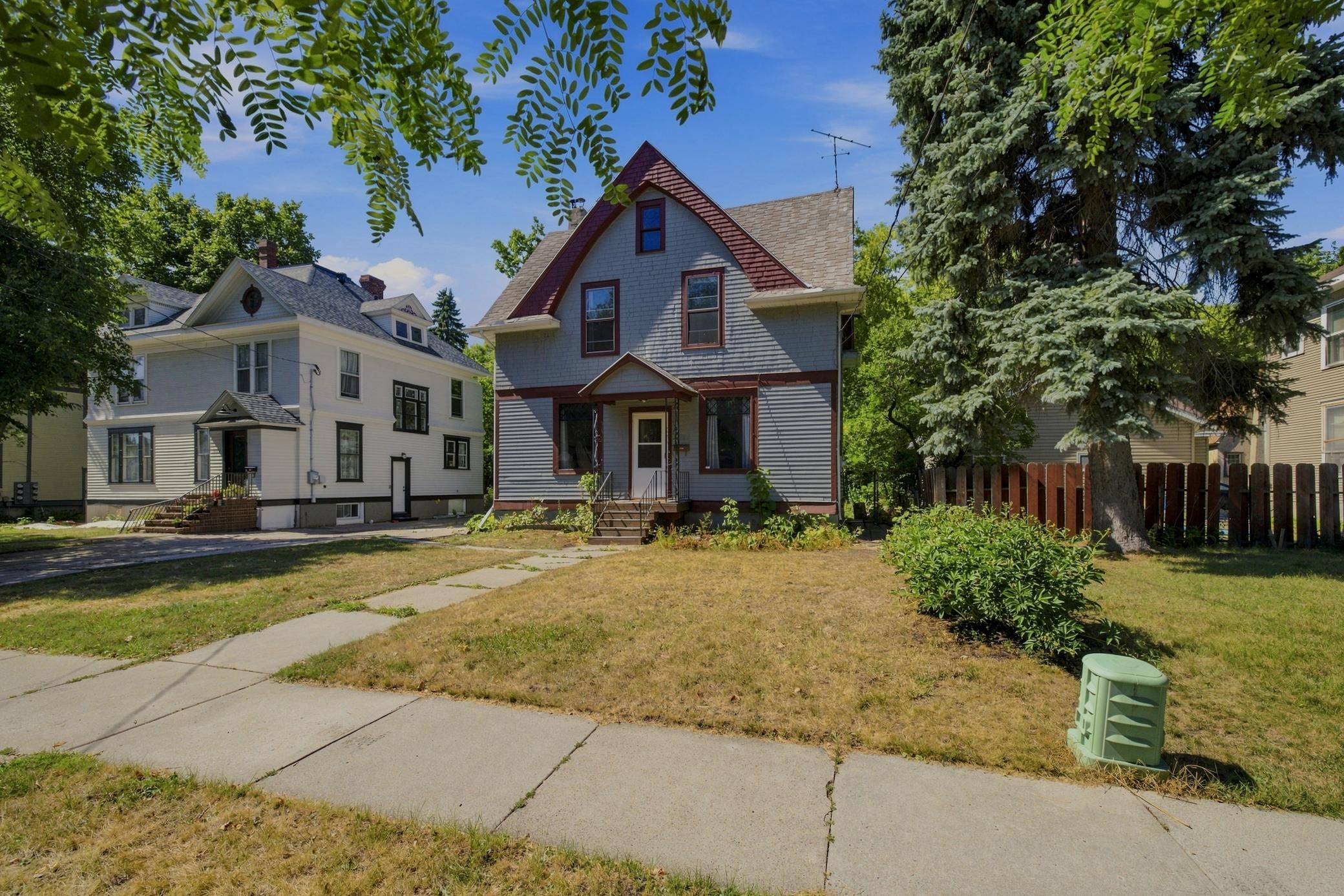 1899 single family home for sale at 1028 7th Street N in Fargo, ND — 4 bed, 3 bath (photo 3 of 59)