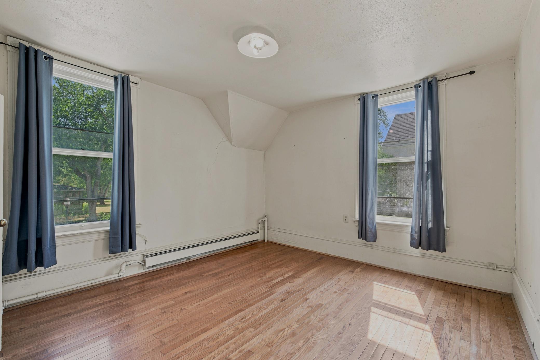 1899 single family home for sale at 1028 7th Street N in Fargo, ND — 4 bed, 3 bath (photo 32 of 59)