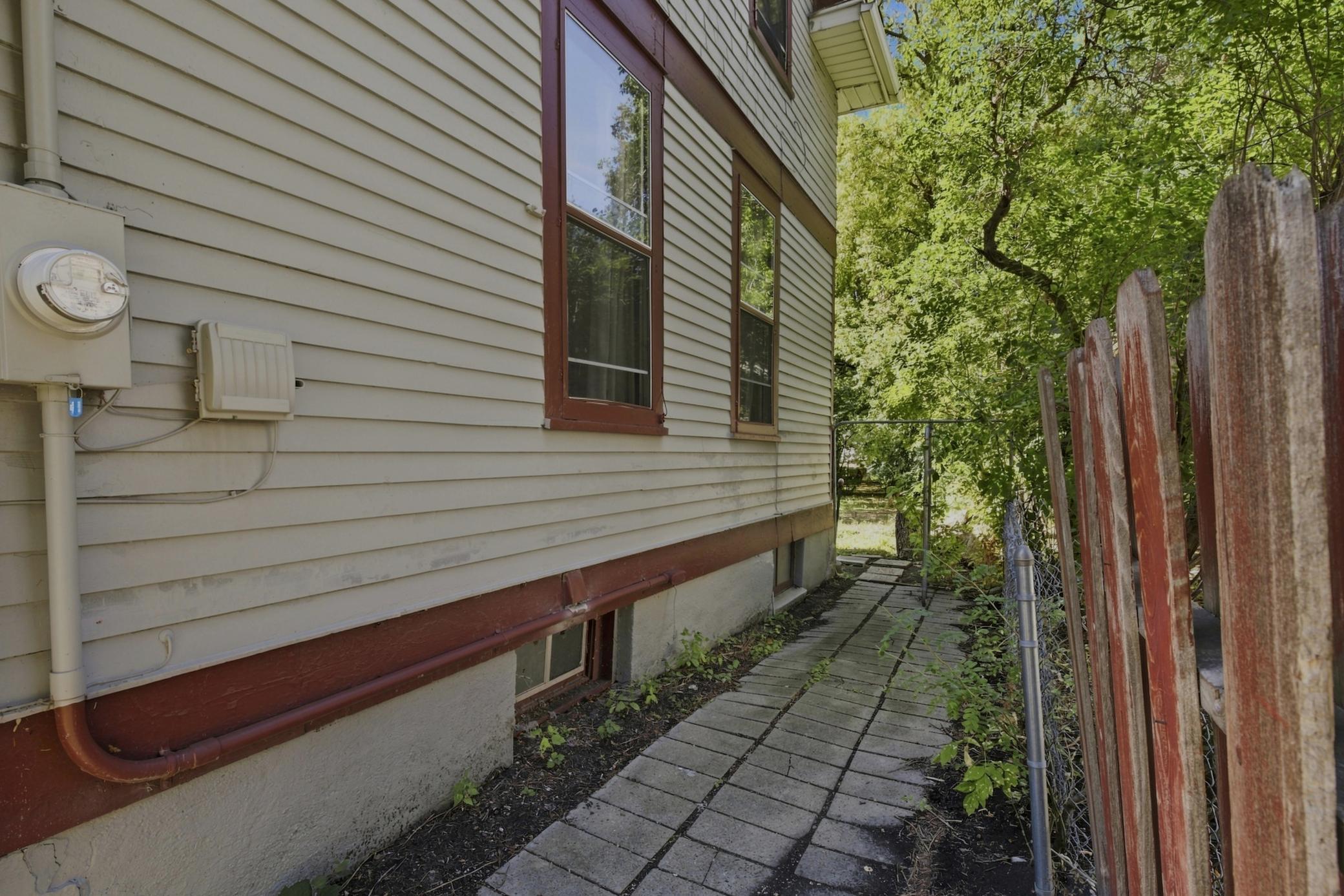 1899 single family home for sale at 1028 7th Street N in Fargo, ND — 4 bed, 3 bath (photo 59 of 59)