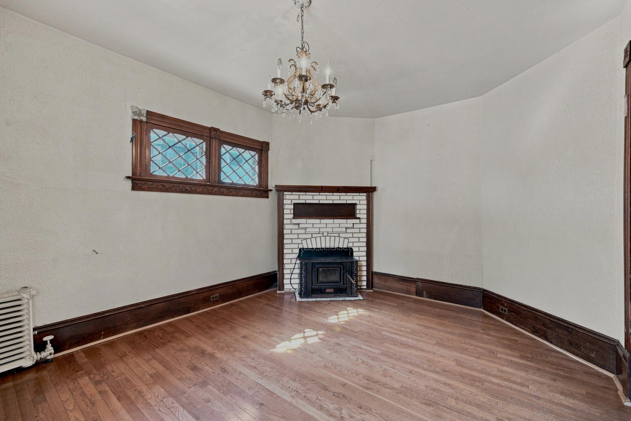 1899 single family home for sale at 1028 7th Street N in Fargo, ND — 4 bed, 3 bath (photo 8 of 59)