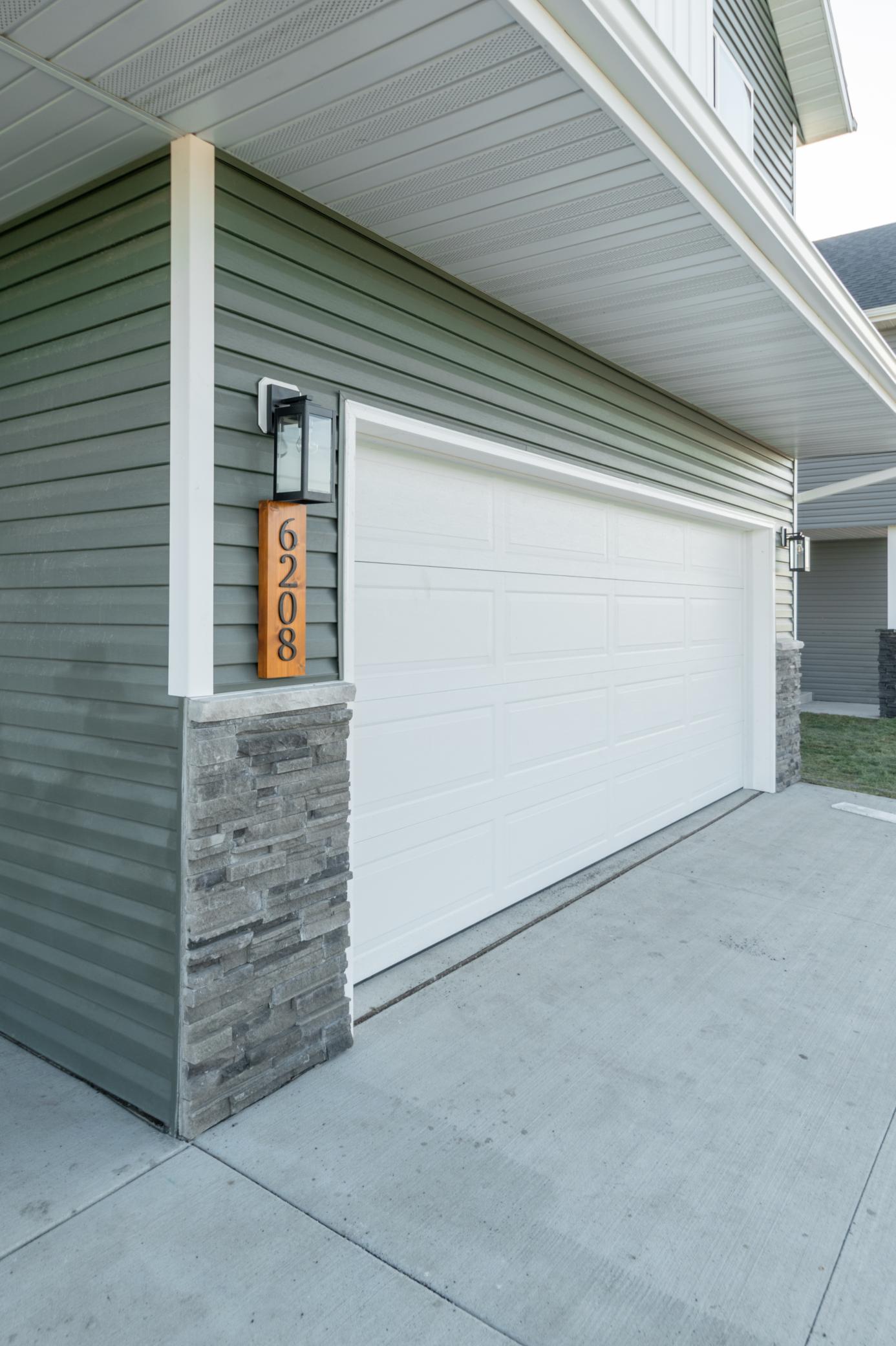 2025 single family home for sale at 6208 86th Avenue S in Horace, ND — 3 bed, 2 bath (photo 2 of 38)