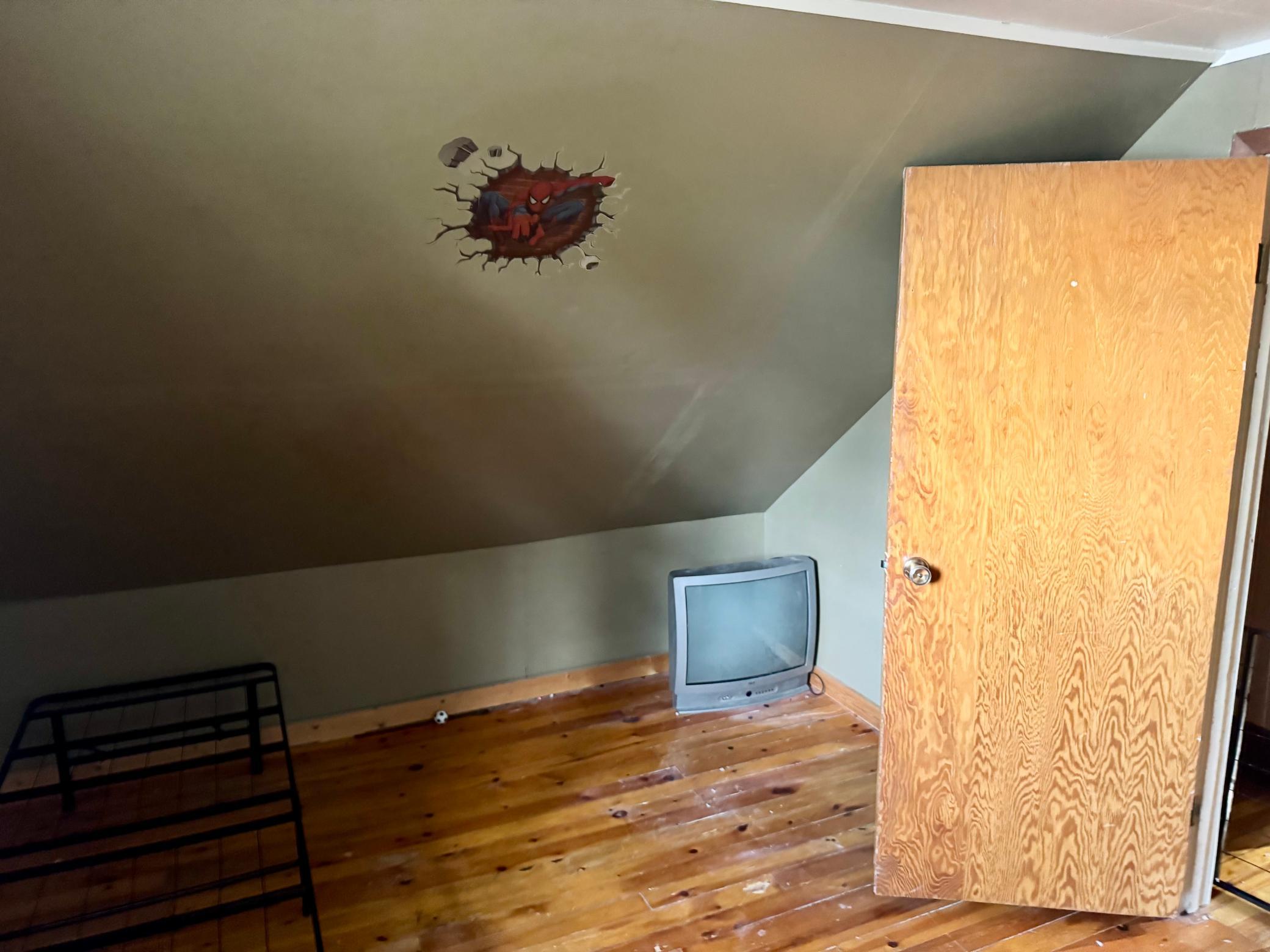 1989 single family home for sale at 102 5th Avenue SE in Baudette, MN — 3 bed, 2 bath (photo 2 of 19)
