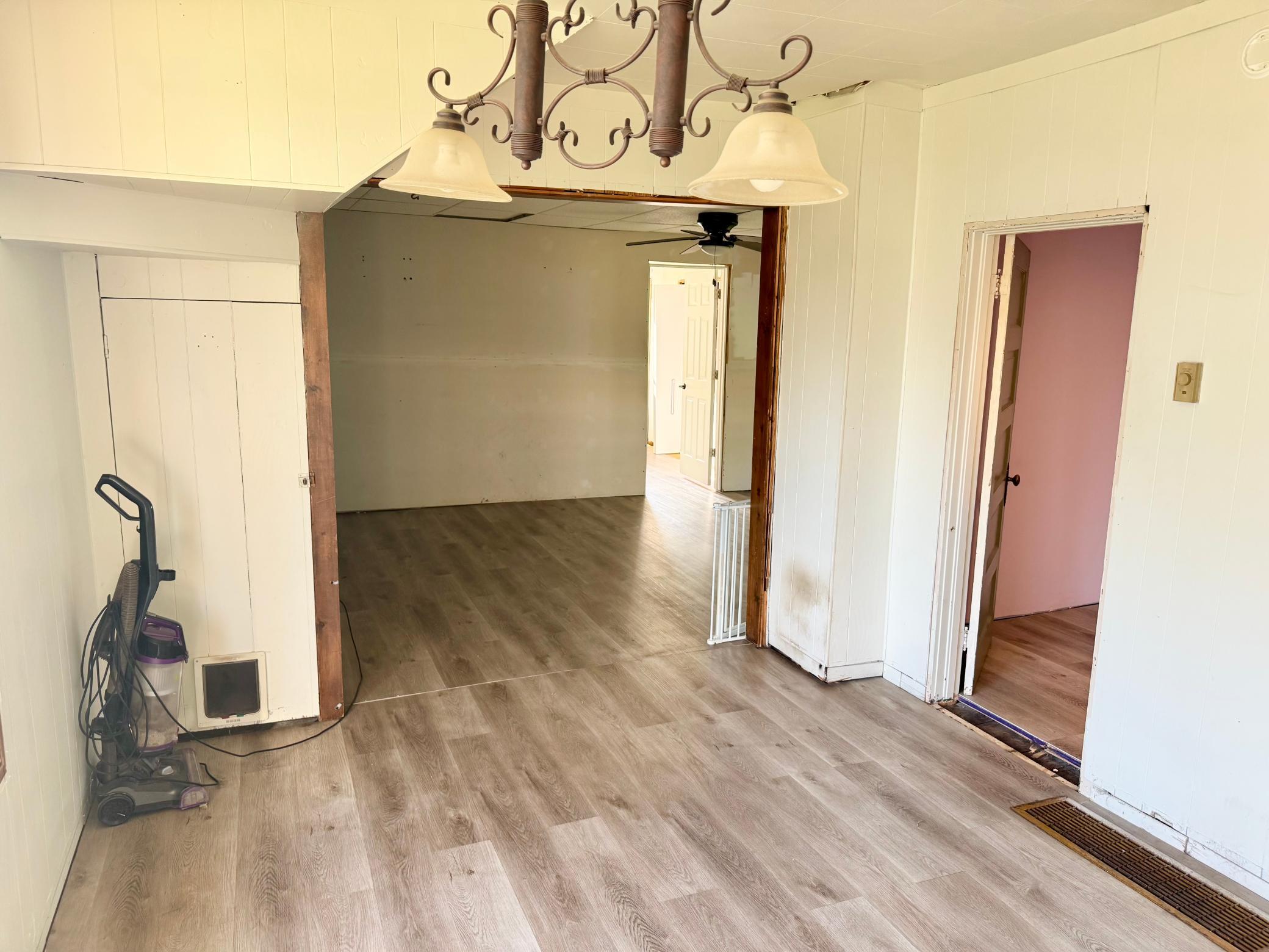 1989 single family home for sale at 102 5th Avenue SE in Baudette, MN — 3 bed, 2 bath (photo 11 of 19)