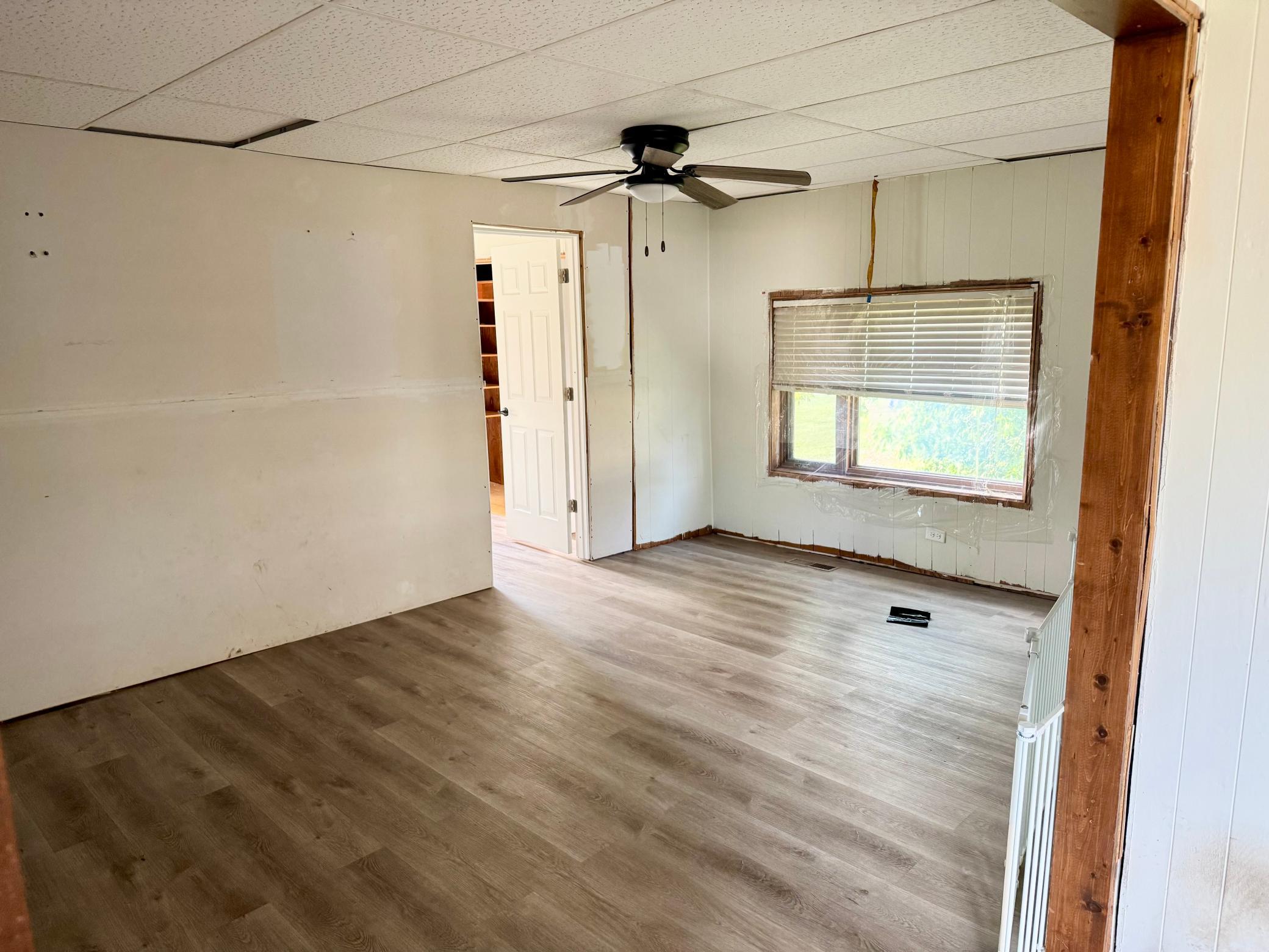 1989 single family home for sale at 102 5th Avenue SE in Baudette, MN — 3 bed, 2 bath (photo 12 of 19)