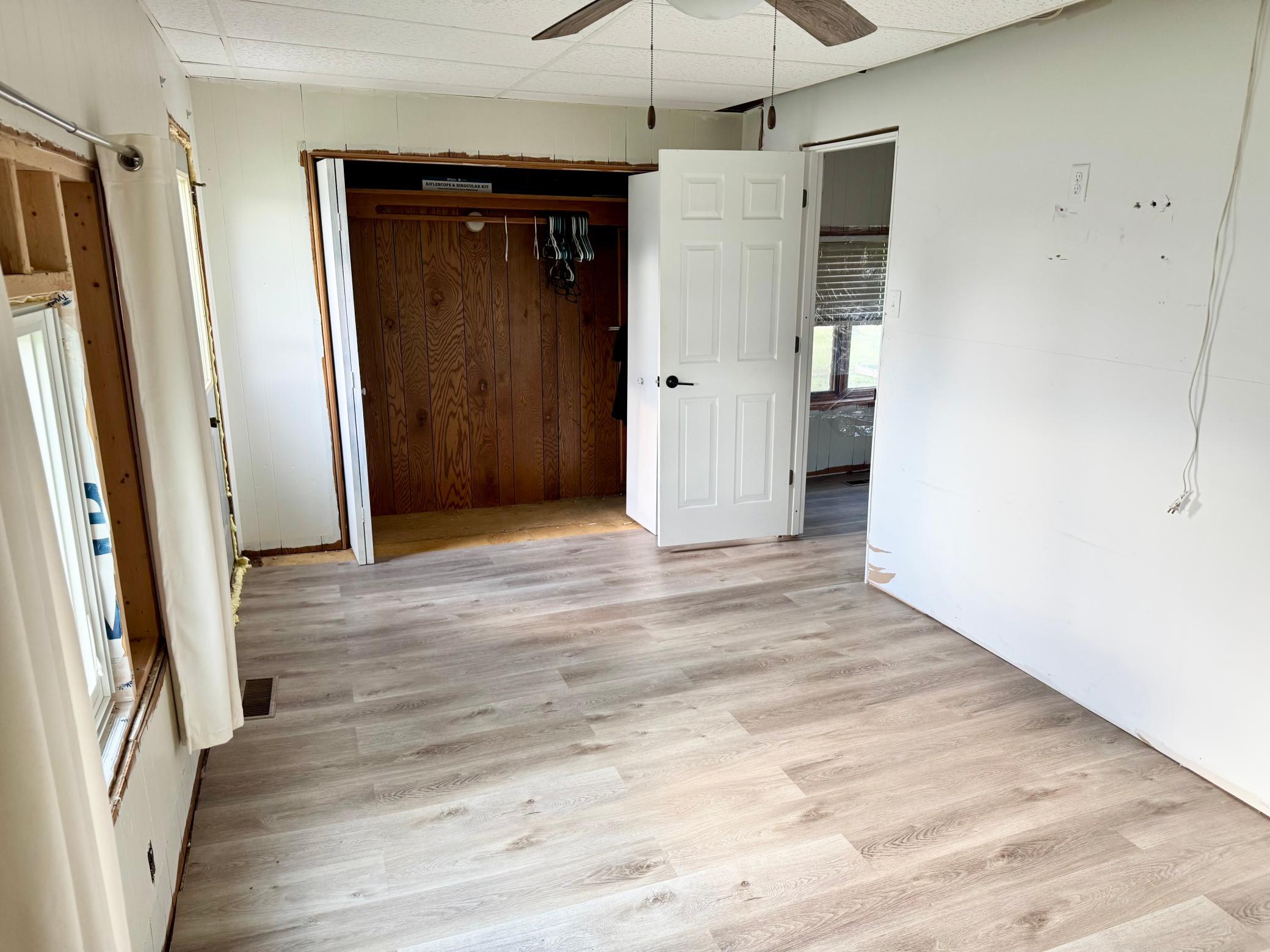 1989 single family home for sale at 102 5th Avenue SE in Baudette, MN — 3 bed, 2 bath (photo 15 of 19)