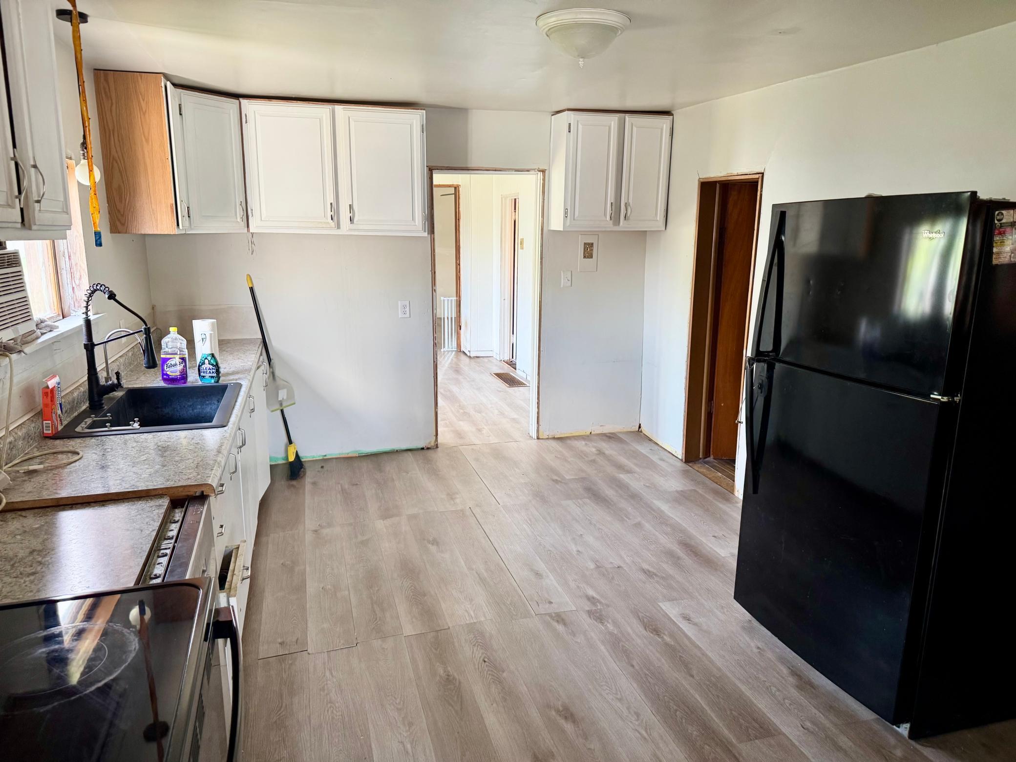 1989 single family home for sale at 102 5th Avenue SE in Baudette, MN — 3 bed, 2 bath (photo 8 of 19)