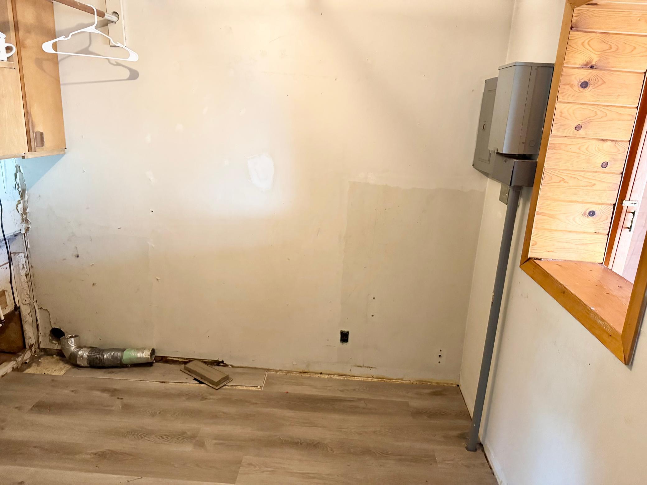 1989 single family home for sale at 102 5th Avenue SE in Baudette, MN — 3 bed, 2 bath (photo 9 of 19)