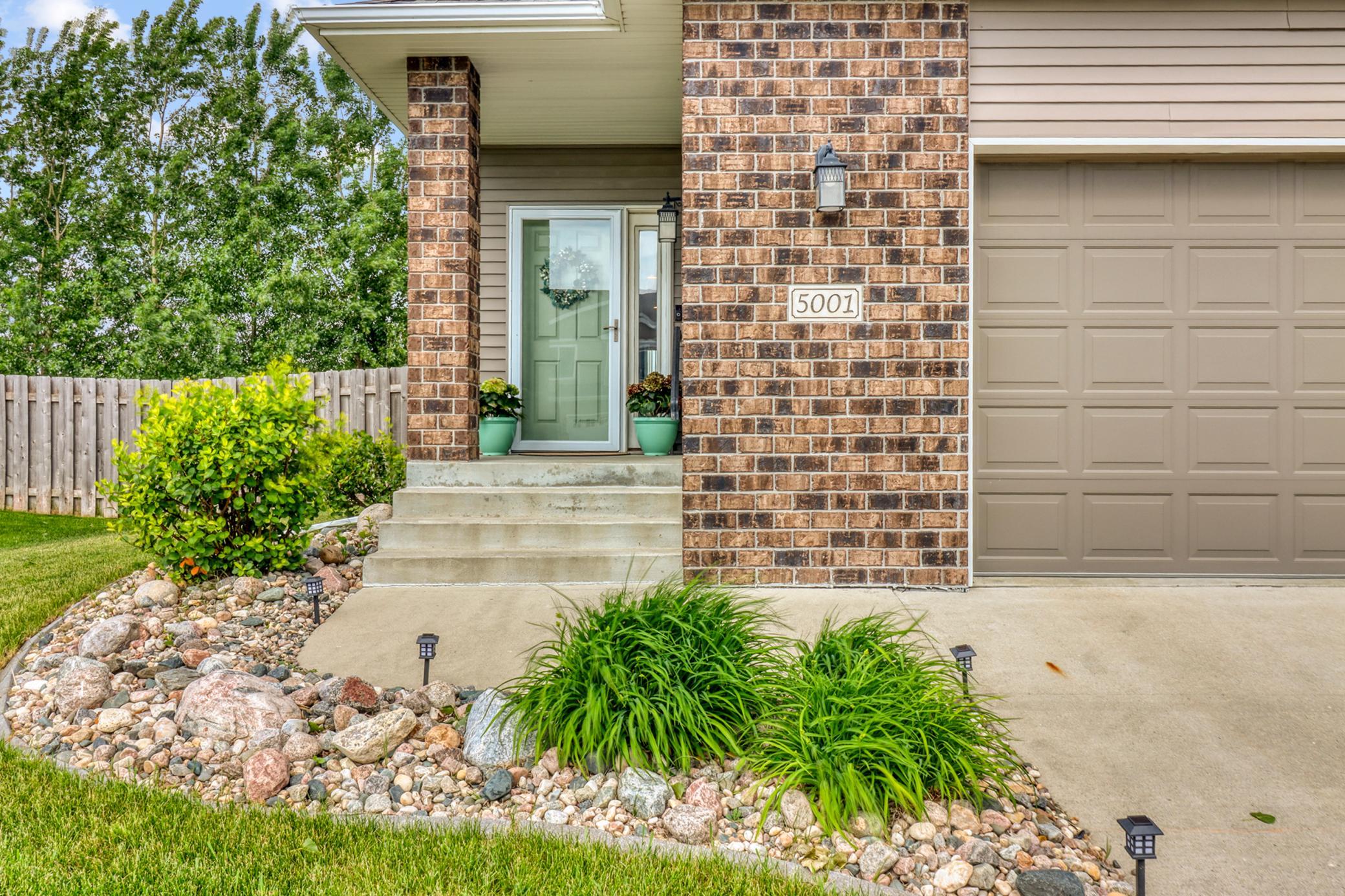 2012 single family home for sale at 5001 44th Street S in Fargo, ND — 5 bed, 4 bath (photo 2 of 66)