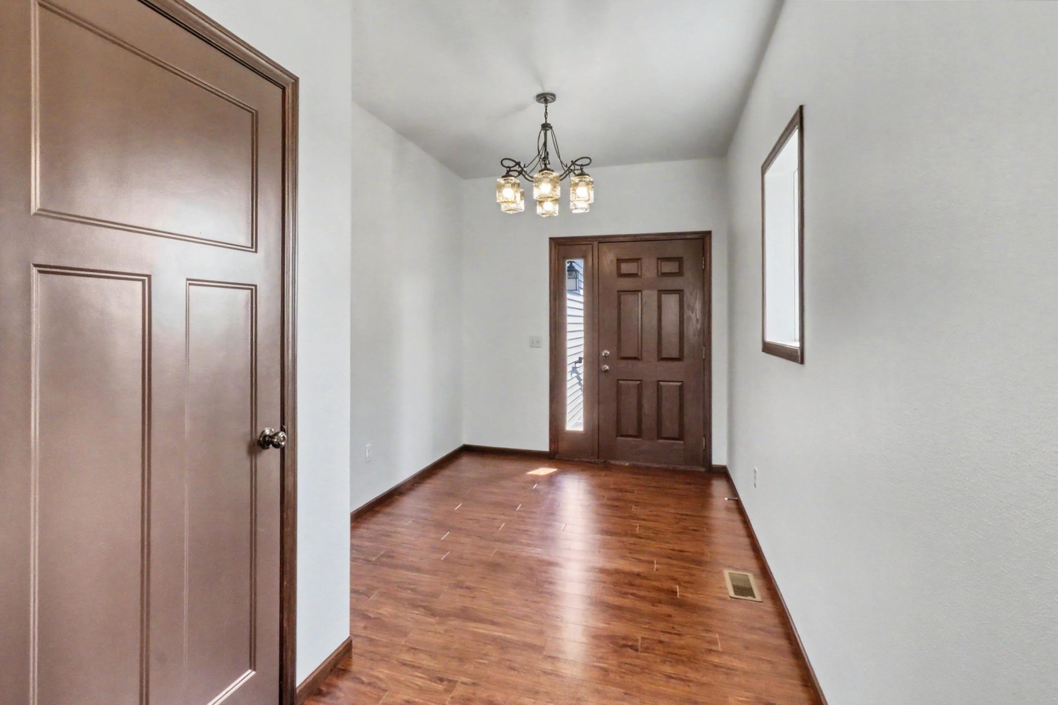 2012 single family home for sale at 5001 44th Street S in Fargo, ND — 5 bed, 4 bath (photo 4 of 66)