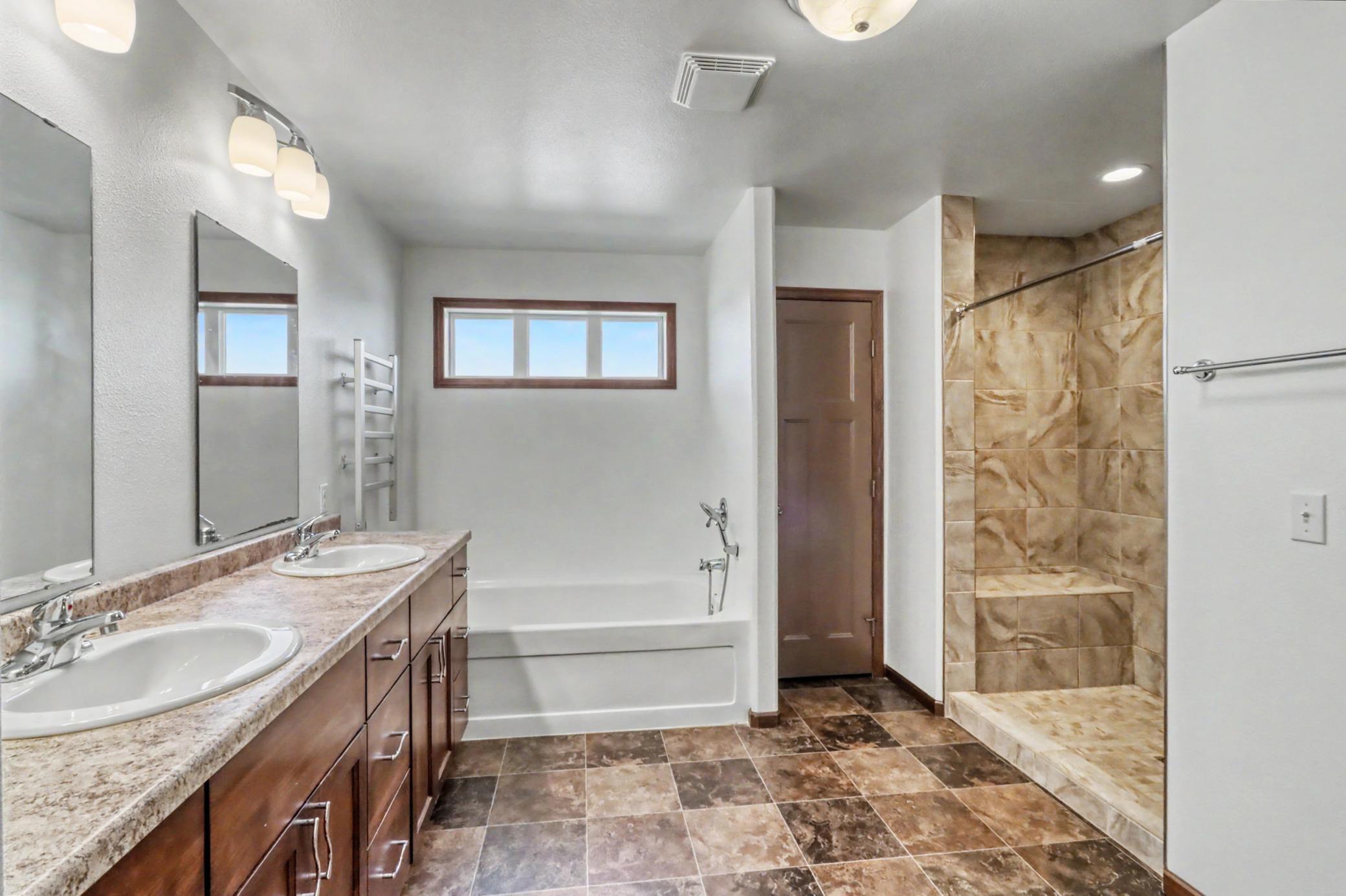 2012 single family home for sale at 5001 44th Street S in Fargo, ND — 5 bed, 4 bath (photo 38 of 66)
