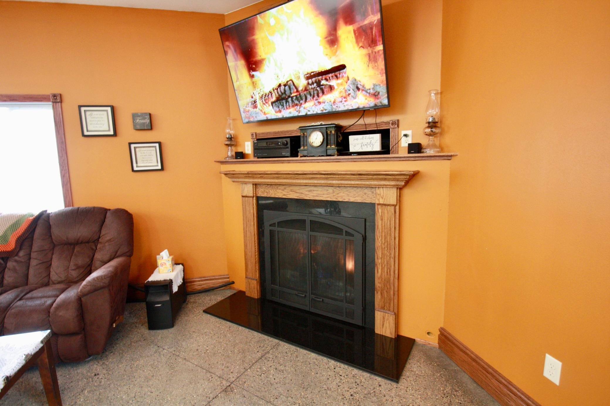 1992 single family home for sale at 525 12th Street N in Breckenridge, MN — 4 bed, 2 bath (photo 11 of 74)