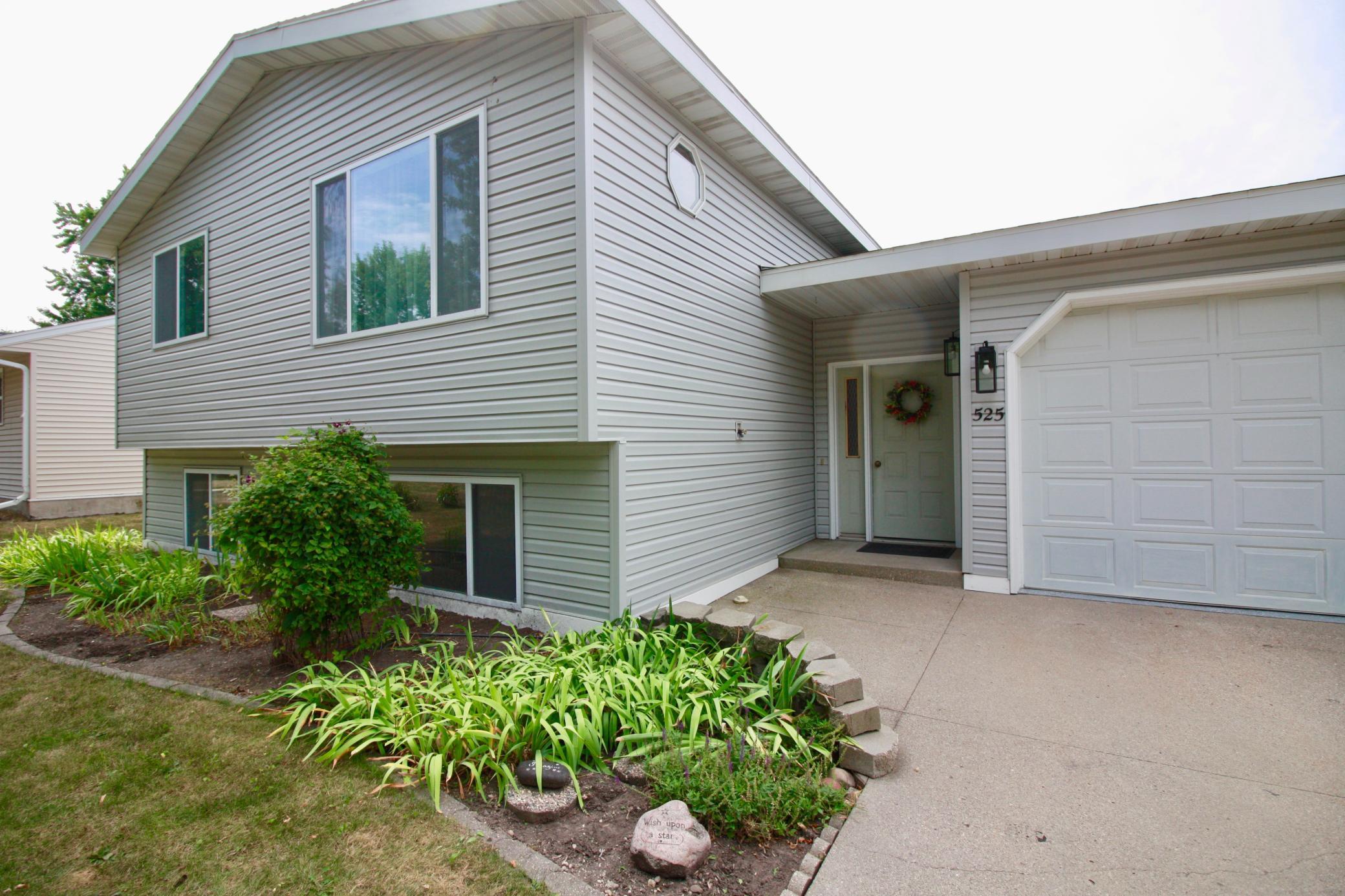 1992 single family home for sale at 525 12th Street N in Breckenridge, MN — 4 bed, 2 bath (photo 4 of 74)