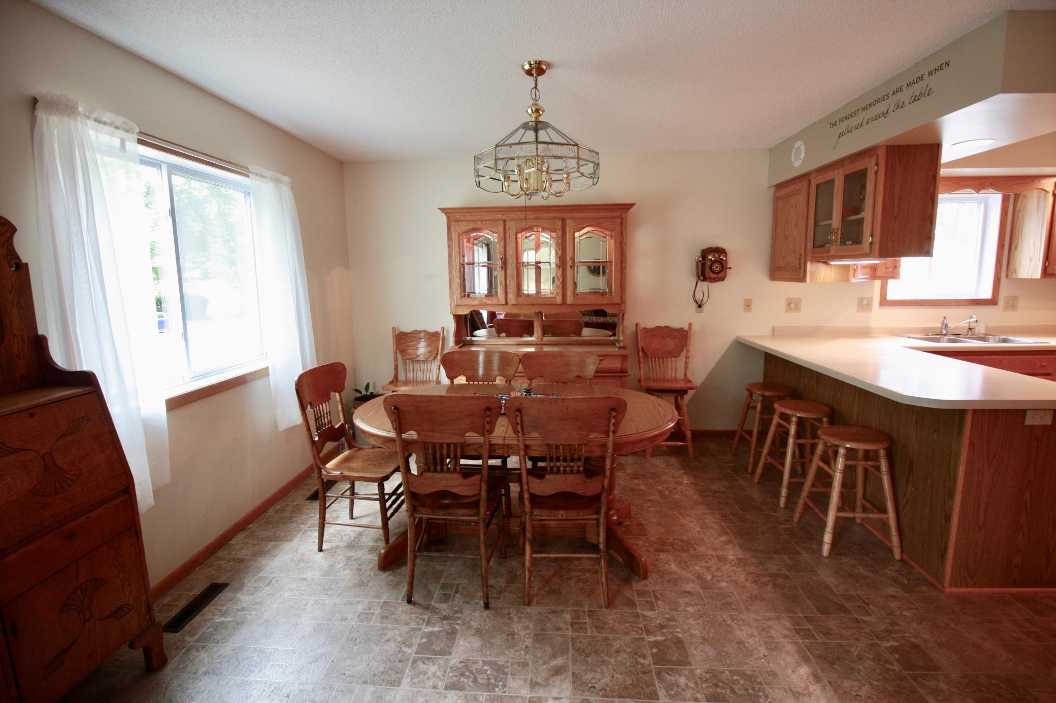 1992 single family home for sale at 525 12th Street N in Breckenridge, MN — 4 bed, 2 bath (photo 37 of 74)