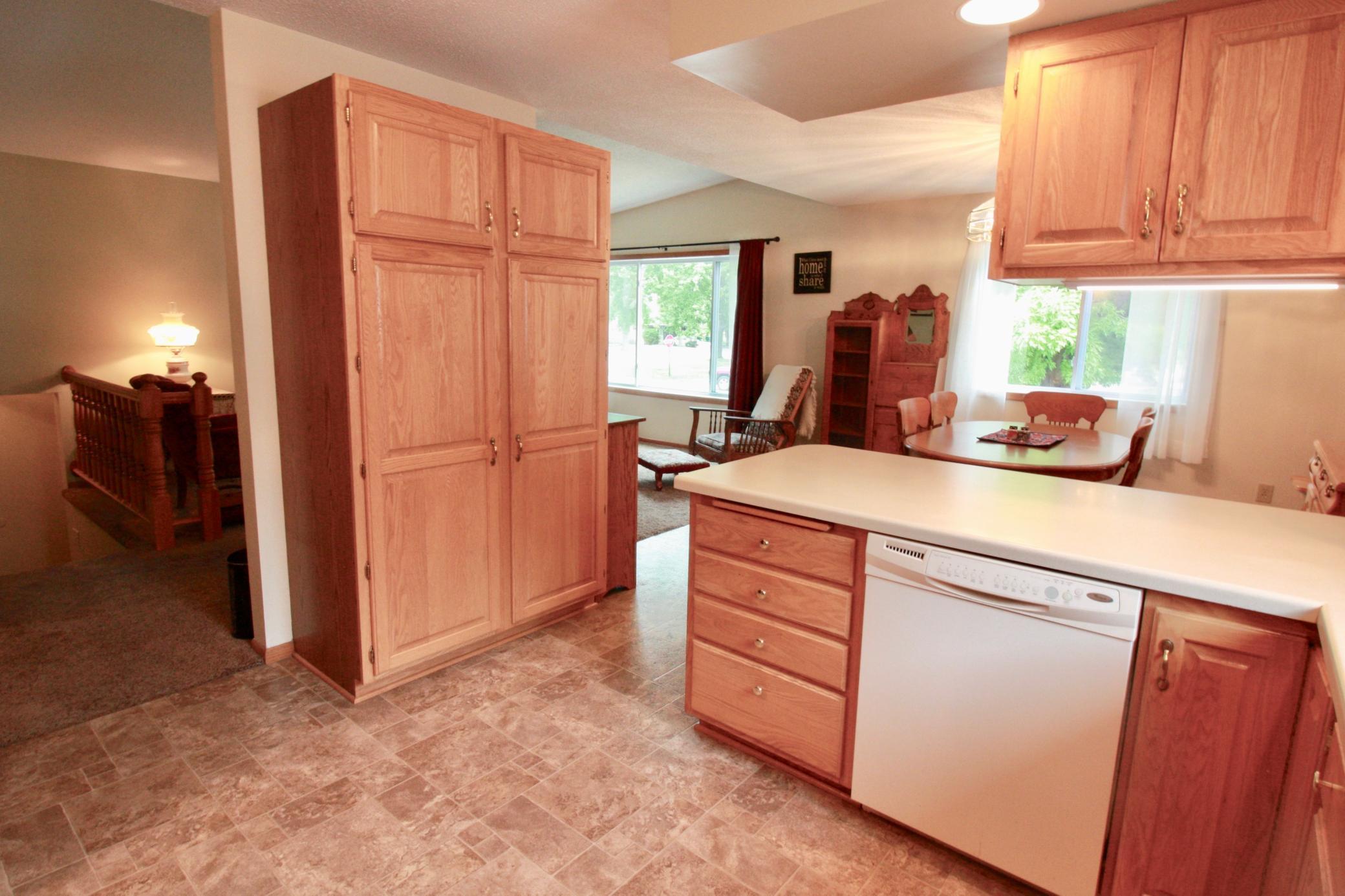 1992 single family home for sale at 525 12th Street N in Breckenridge, MN — 4 bed, 2 bath (photo 42 of 74)