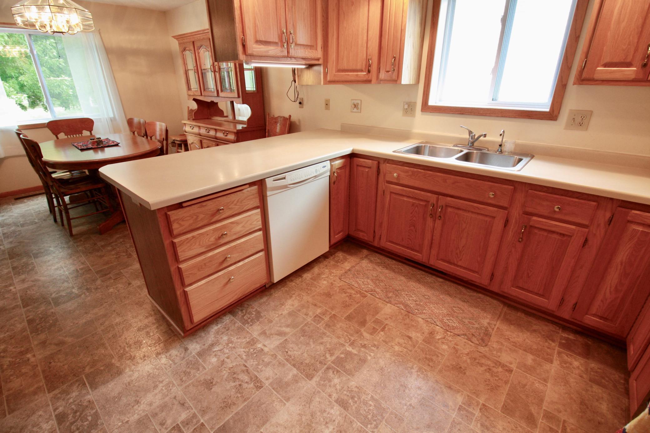 1992 single family home for sale at 525 12th Street N in Breckenridge, MN — 4 bed, 2 bath (photo 43 of 74)