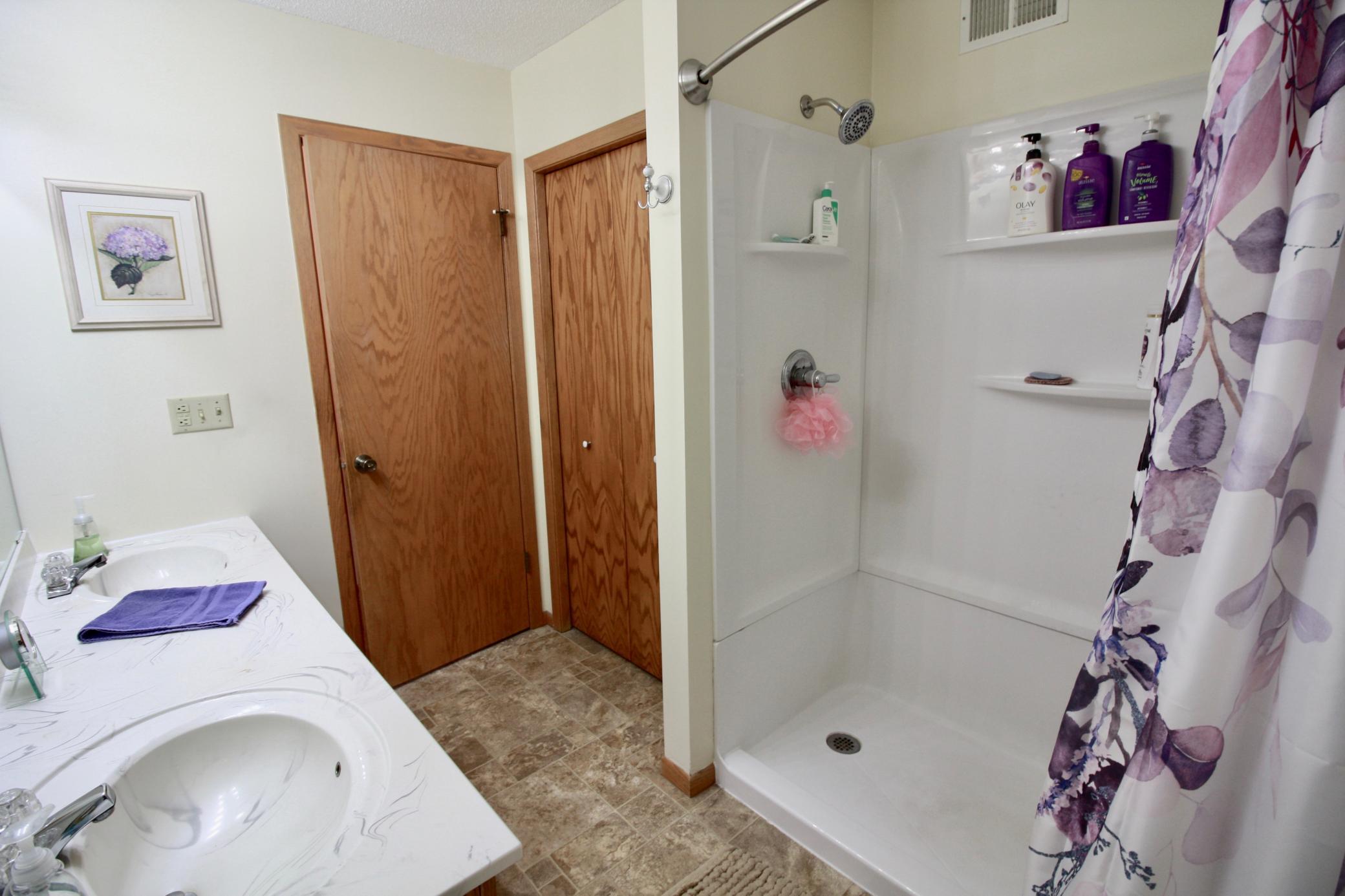 1992 single family home for sale at 525 12th Street N in Breckenridge, MN — 4 bed, 2 bath (photo 46 of 74)