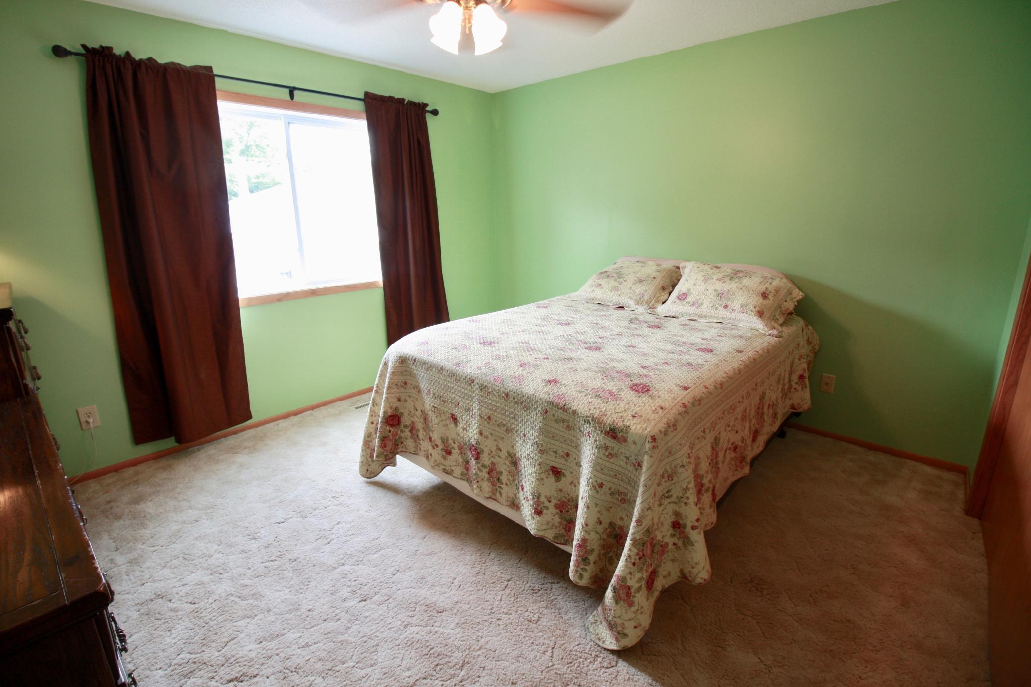 1992 single family home for sale at 525 12th Street N in Breckenridge, MN — 4 bed, 2 bath (photo 51 of 74)