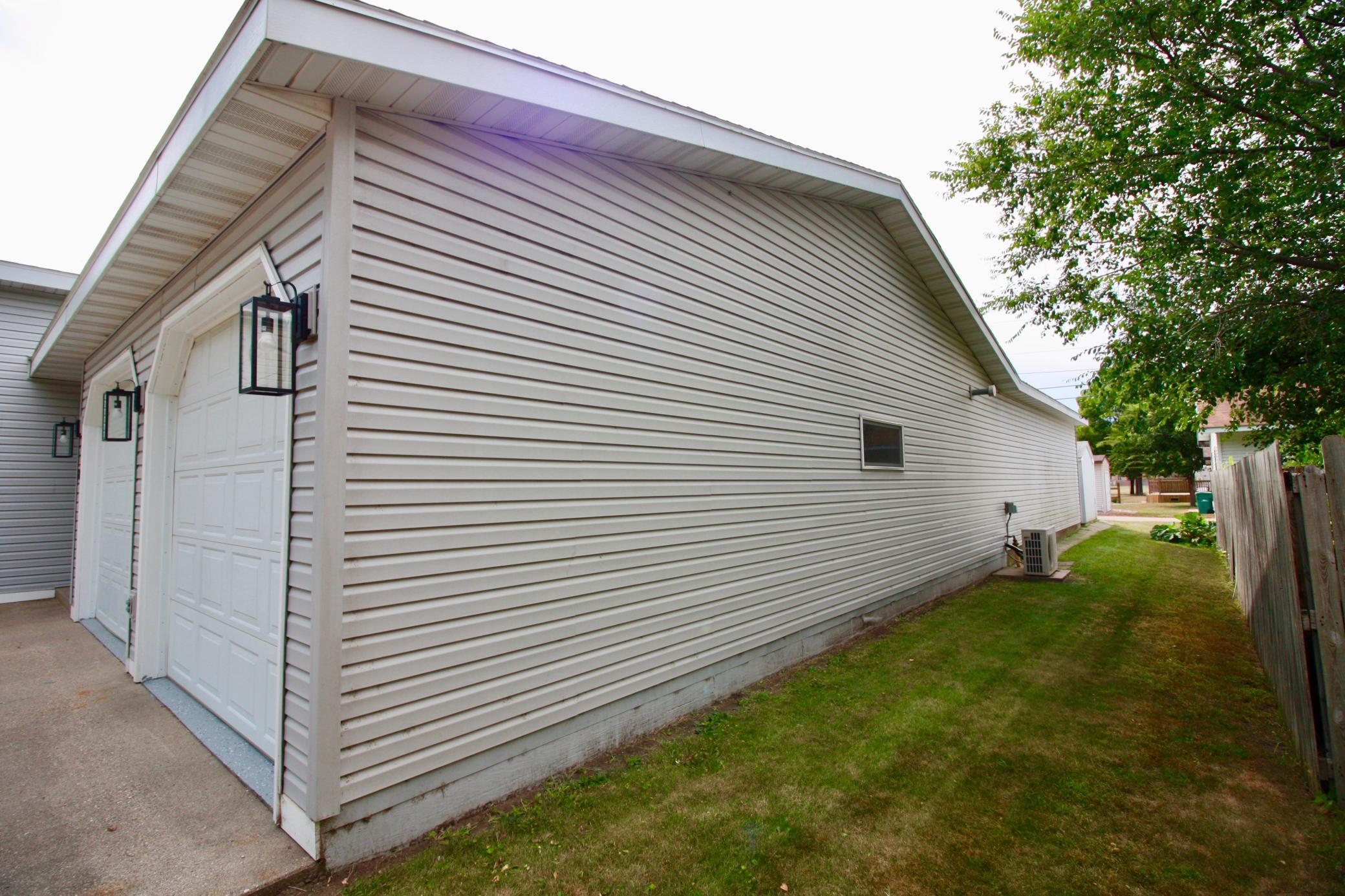 1992 single family home for sale at 525 12th Street N in Breckenridge, MN — 4 bed, 2 bath (photo 72 of 74)