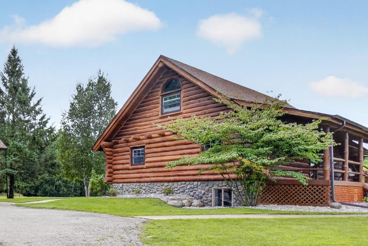 1996 single family home for sale at 49684 440th Street in Perham, MN — 3 bed, 3 bath (photo 8 of 60)