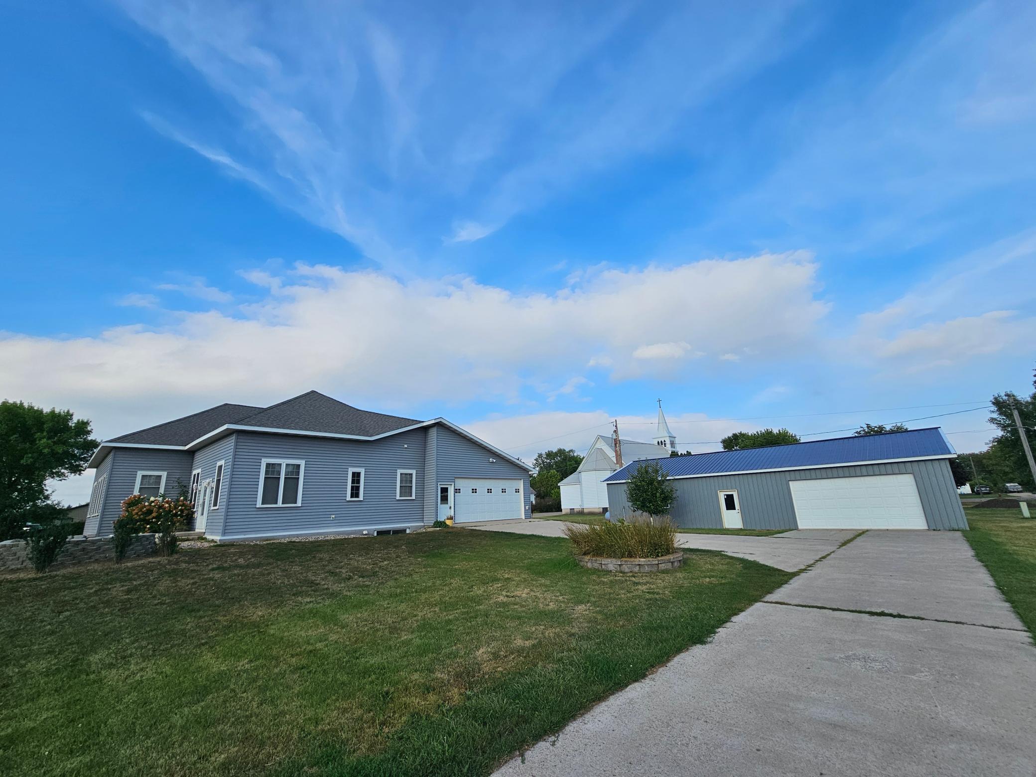 1910 single family home for sale at 205 1st Street N in Fairmount, ND — 4 bed, 3 bath