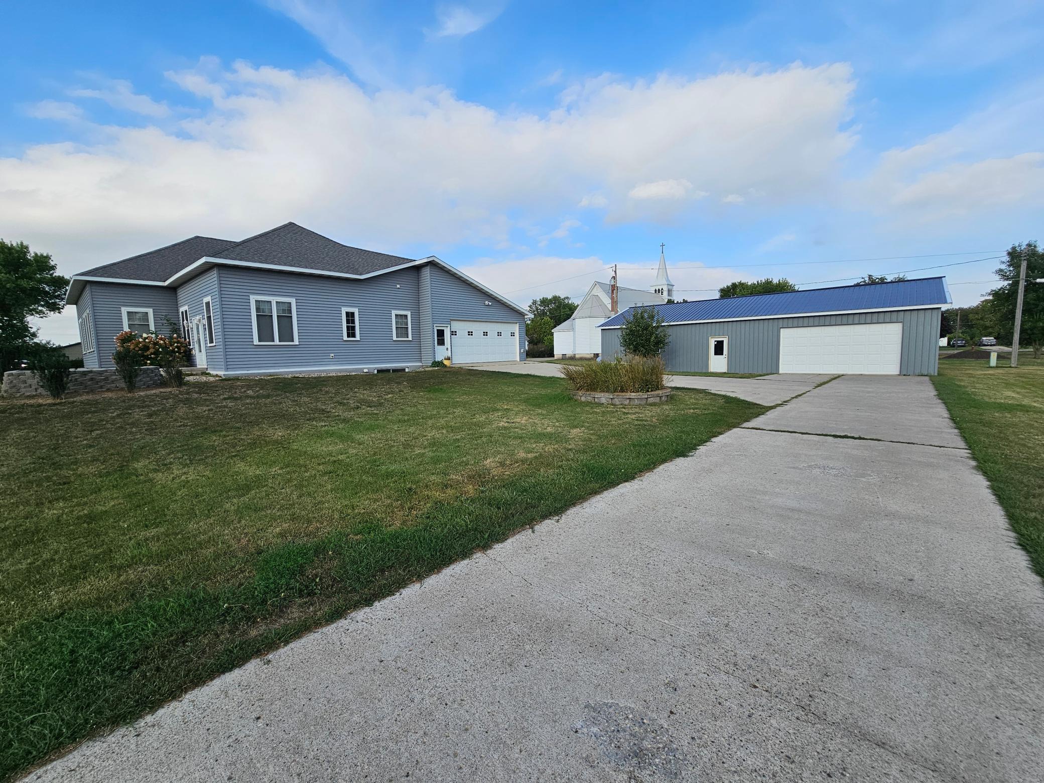 1910 single family home for sale at 205 1st Street N in Fairmount, ND — 4 bed, 3 bath (photo 2 of 38)