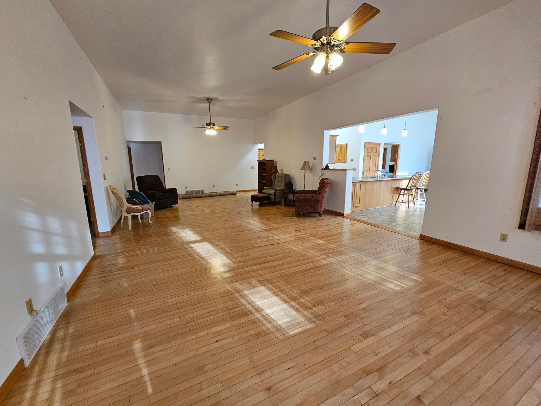 1910 single family home for sale at 205 1st Street N in Fairmount, ND — 4 bed, 3 bath (photo 14 of 38)