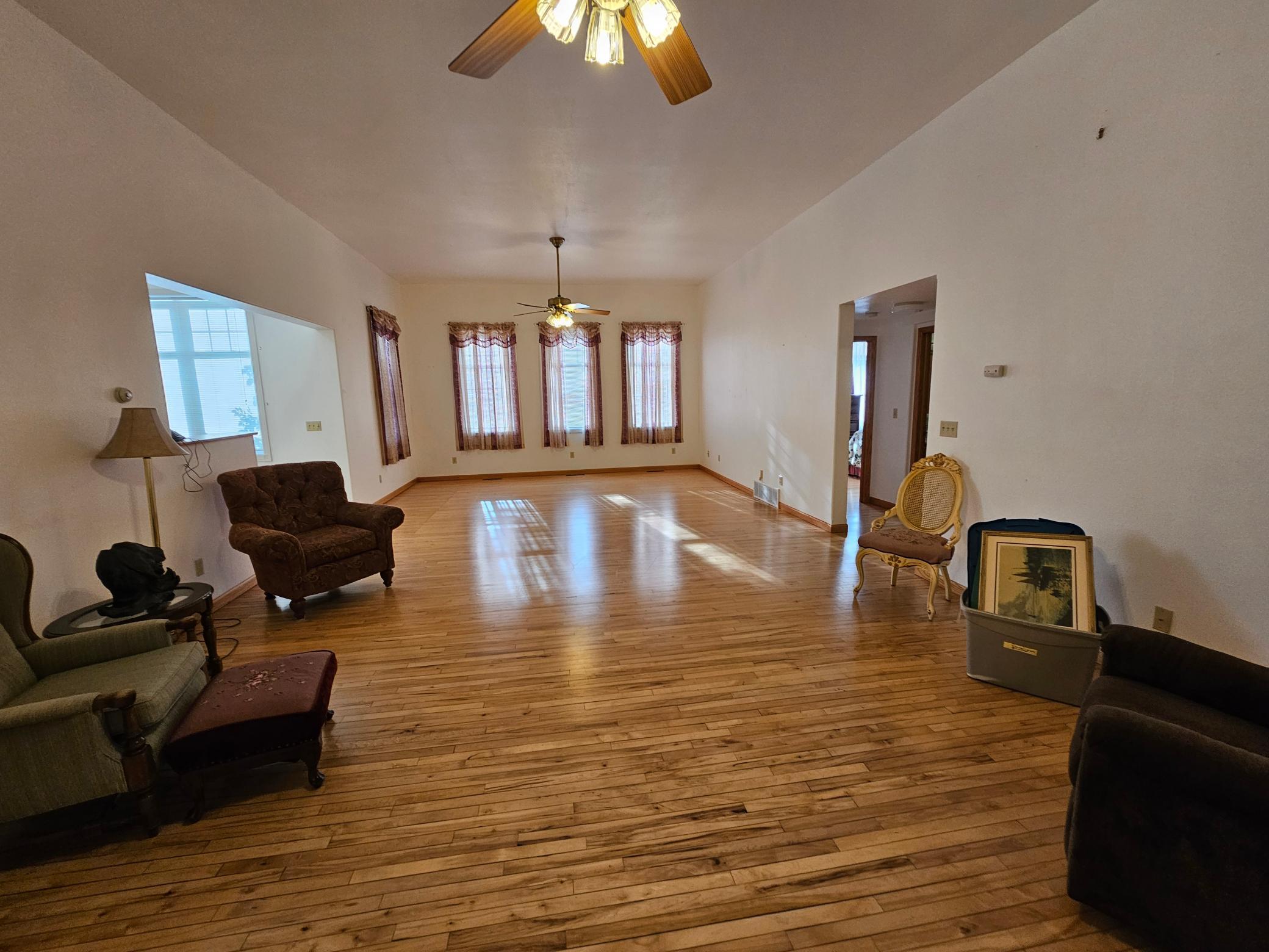 1910 single family home for sale at 205 1st Street N in Fairmount, ND — 4 bed, 3 bath (photo 15 of 38)