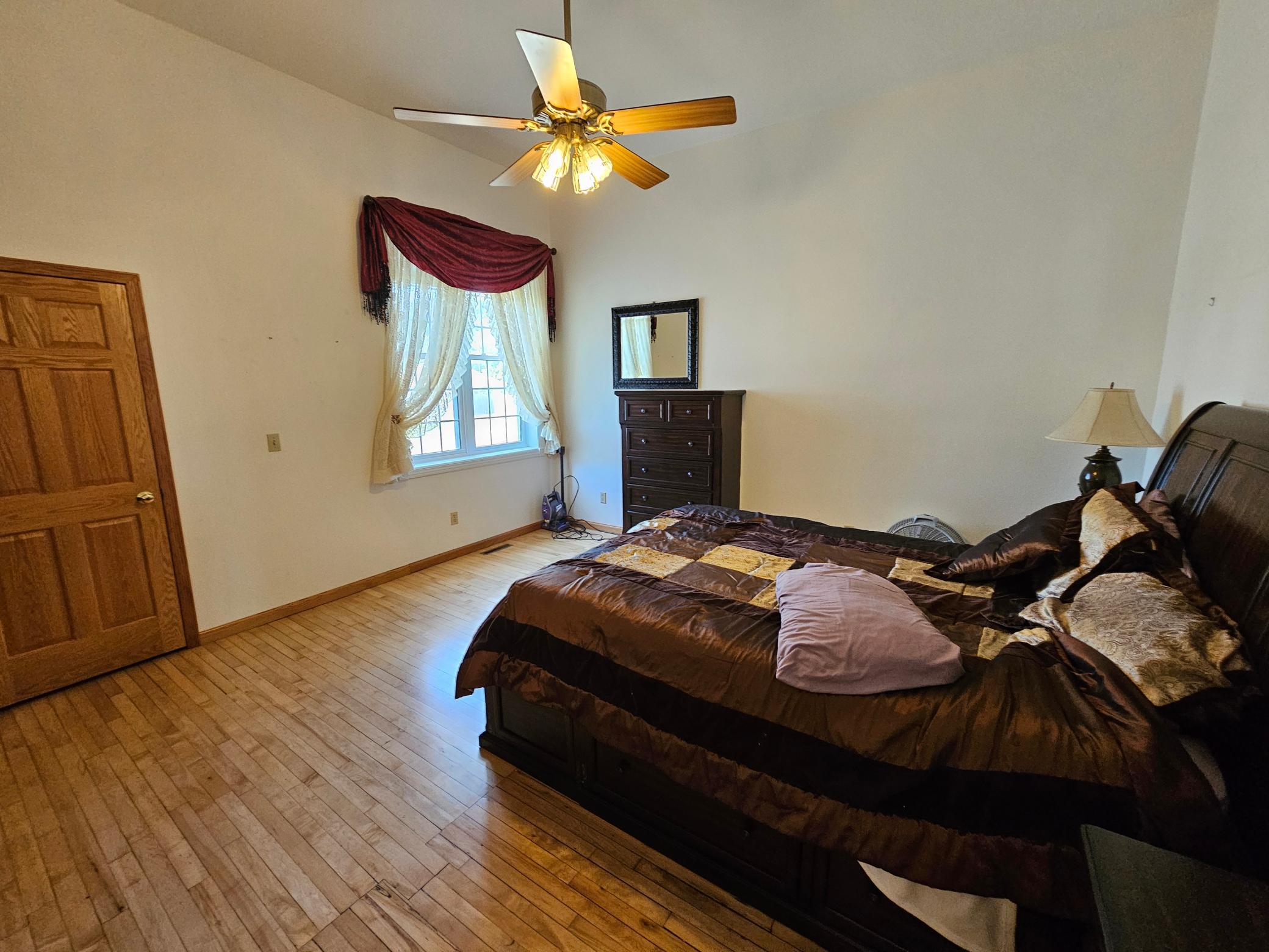 1910 single family home for sale at 205 1st Street N in Fairmount, ND — 4 bed, 3 bath (photo 18 of 38)