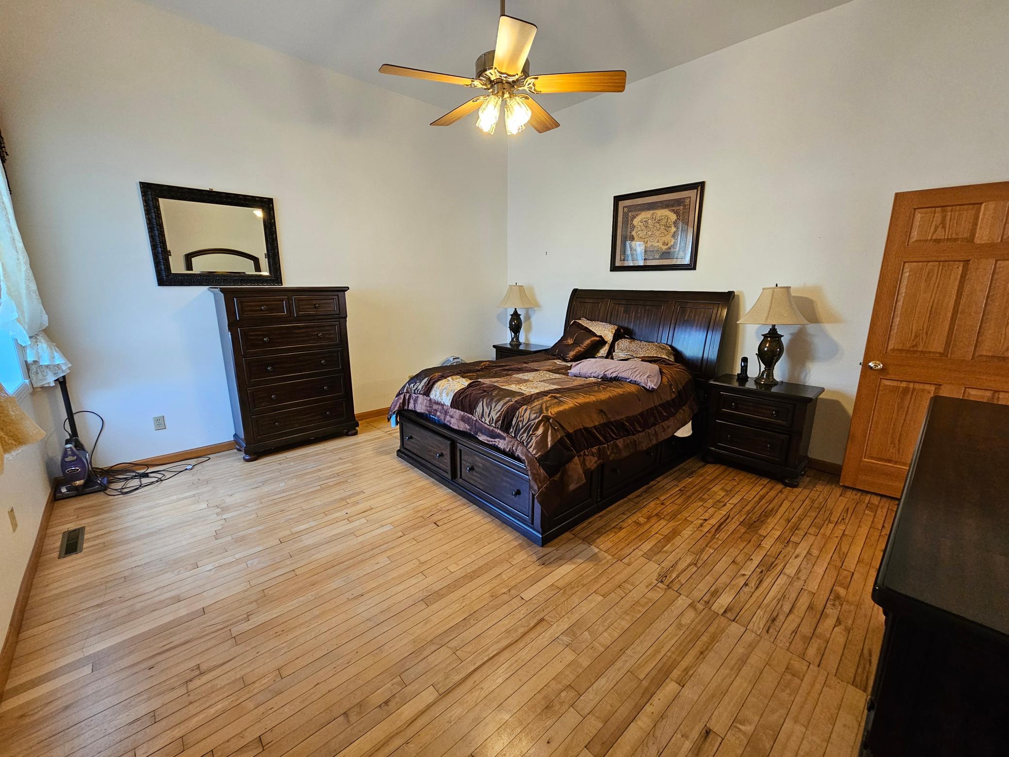 1910 single family home for sale at 205 1st Street N in Fairmount, ND — 4 bed, 3 bath (photo 19 of 38)