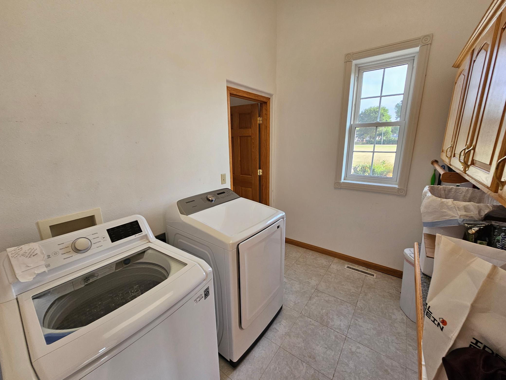 1910 single family home for sale at 205 1st Street N in Fairmount, ND — 4 bed, 3 bath (photo 7 of 38)