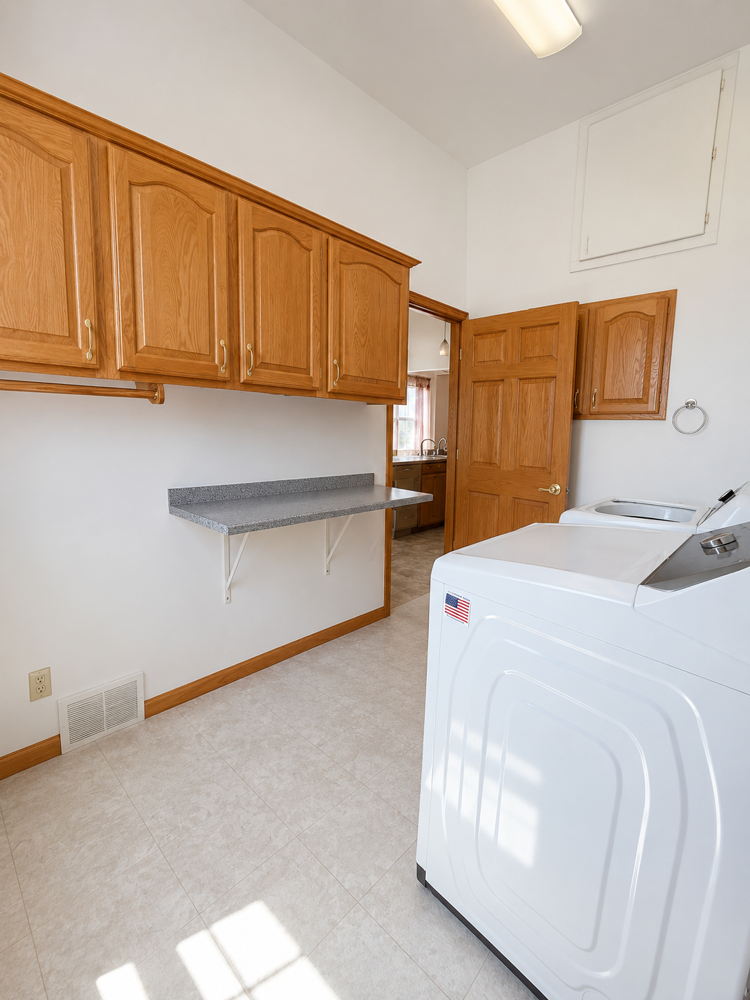 1910 single family home for sale at 205 1st Street N in Fairmount, ND — 4 bed, 3 bath (photo 8 of 38)
