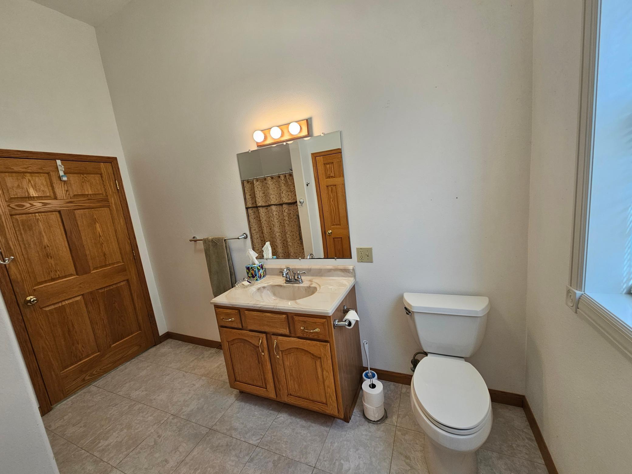1910 single family home for sale at 205 1st Street N in Fairmount, ND — 4 bed, 3 bath (photo 9 of 38)