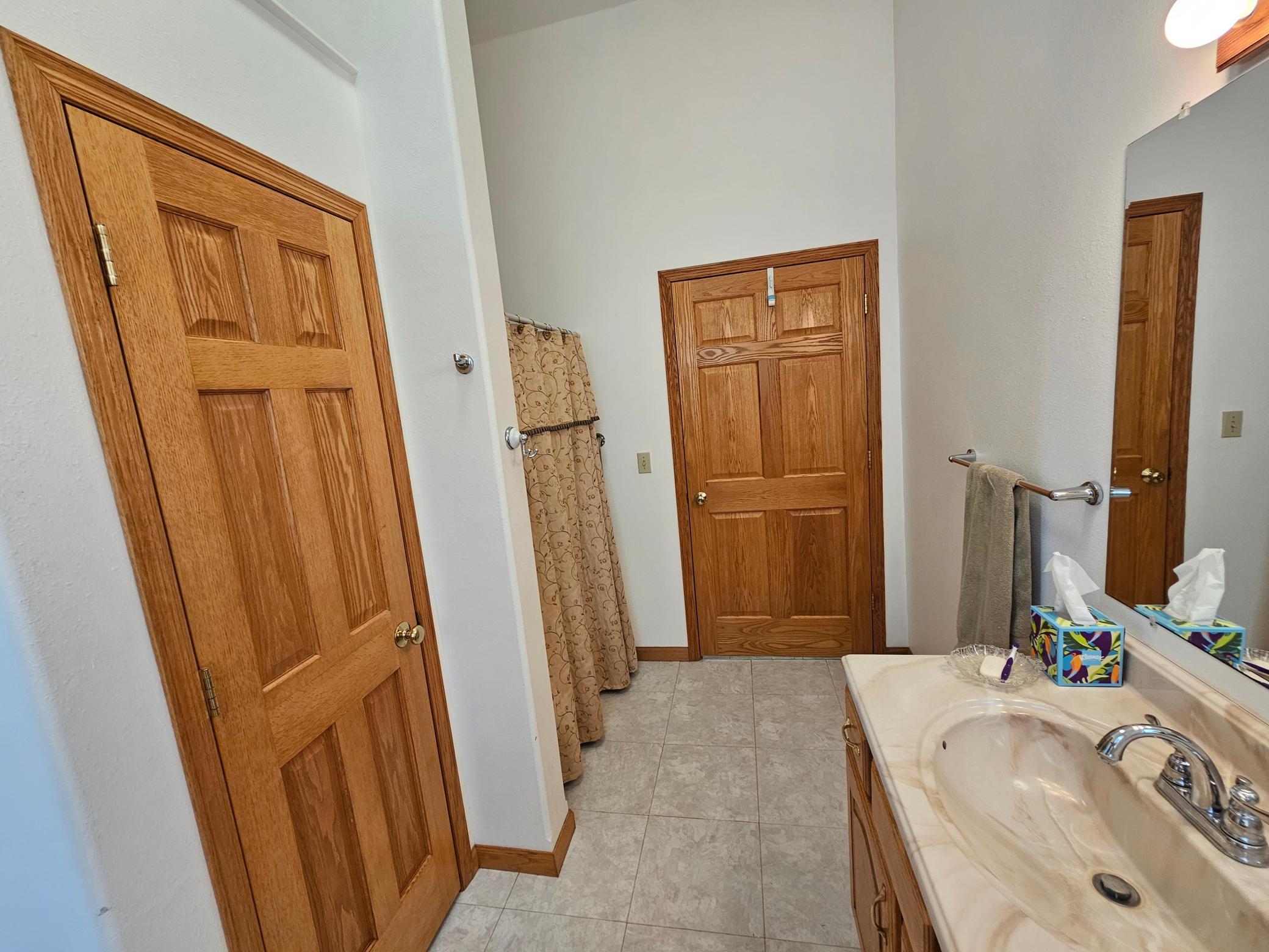 1910 single family home for sale at 205 1st Street N in Fairmount, ND — 4 bed, 3 bath (photo 10 of 38)