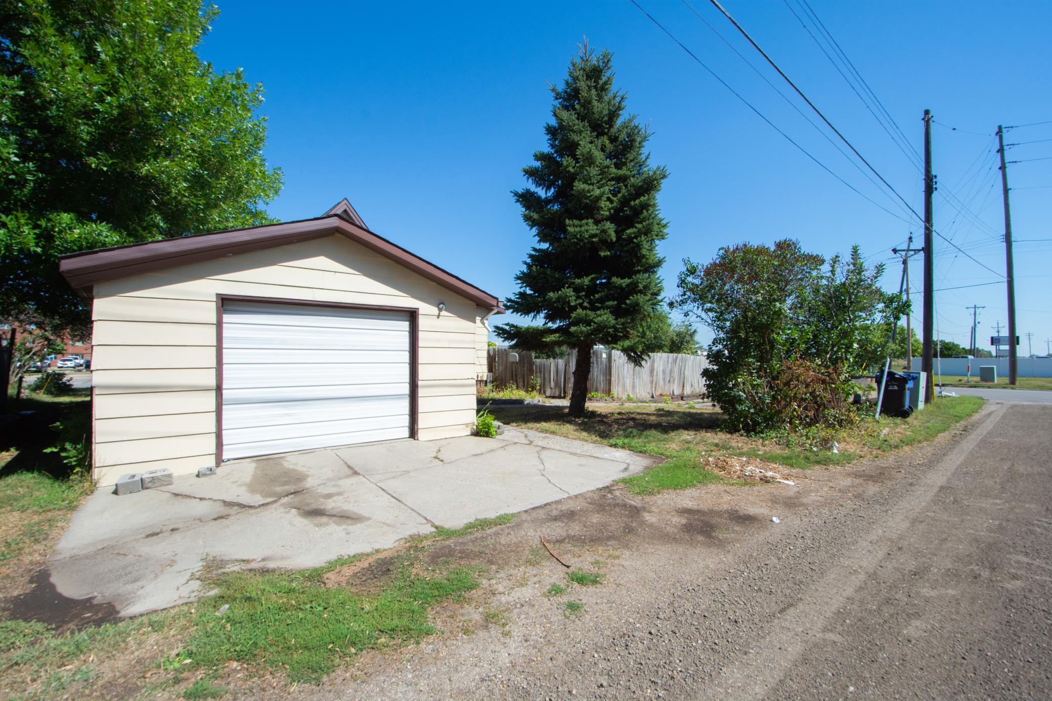 1908 single family home for sale at 509 Center Avenue E in Dilworth, MN — 3 bed, 2 bath (photo 28 of 30)