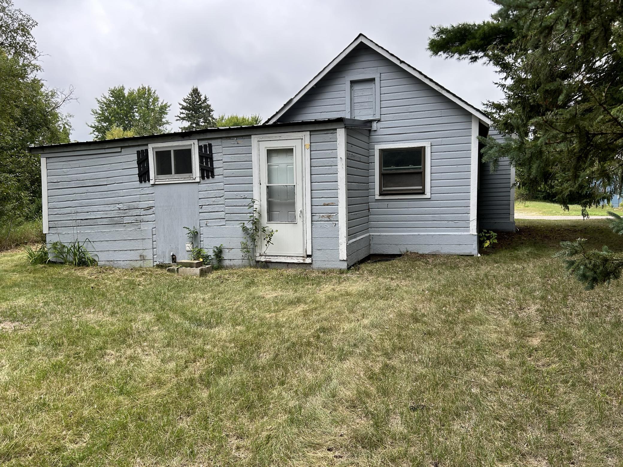 1900 single family home for sale at 102 Sunset Avenue NW in Bagley, MN — 1 bed, 1 bath (photo 3 of 17)
