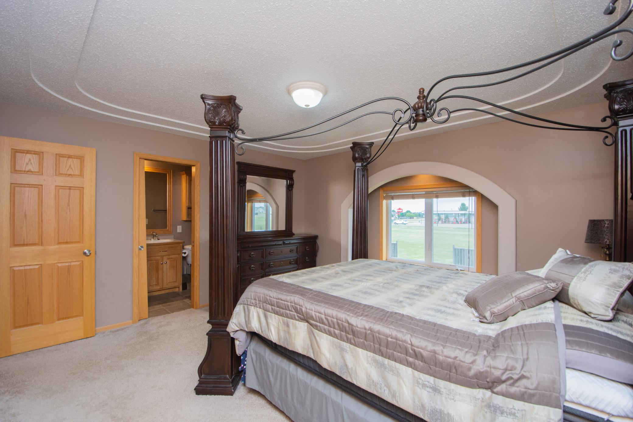 2009 single family home for sale at 1234 35th Street Circle S in Moorhead, MN — 4 bed, 3 bath (photo 21 of 49)