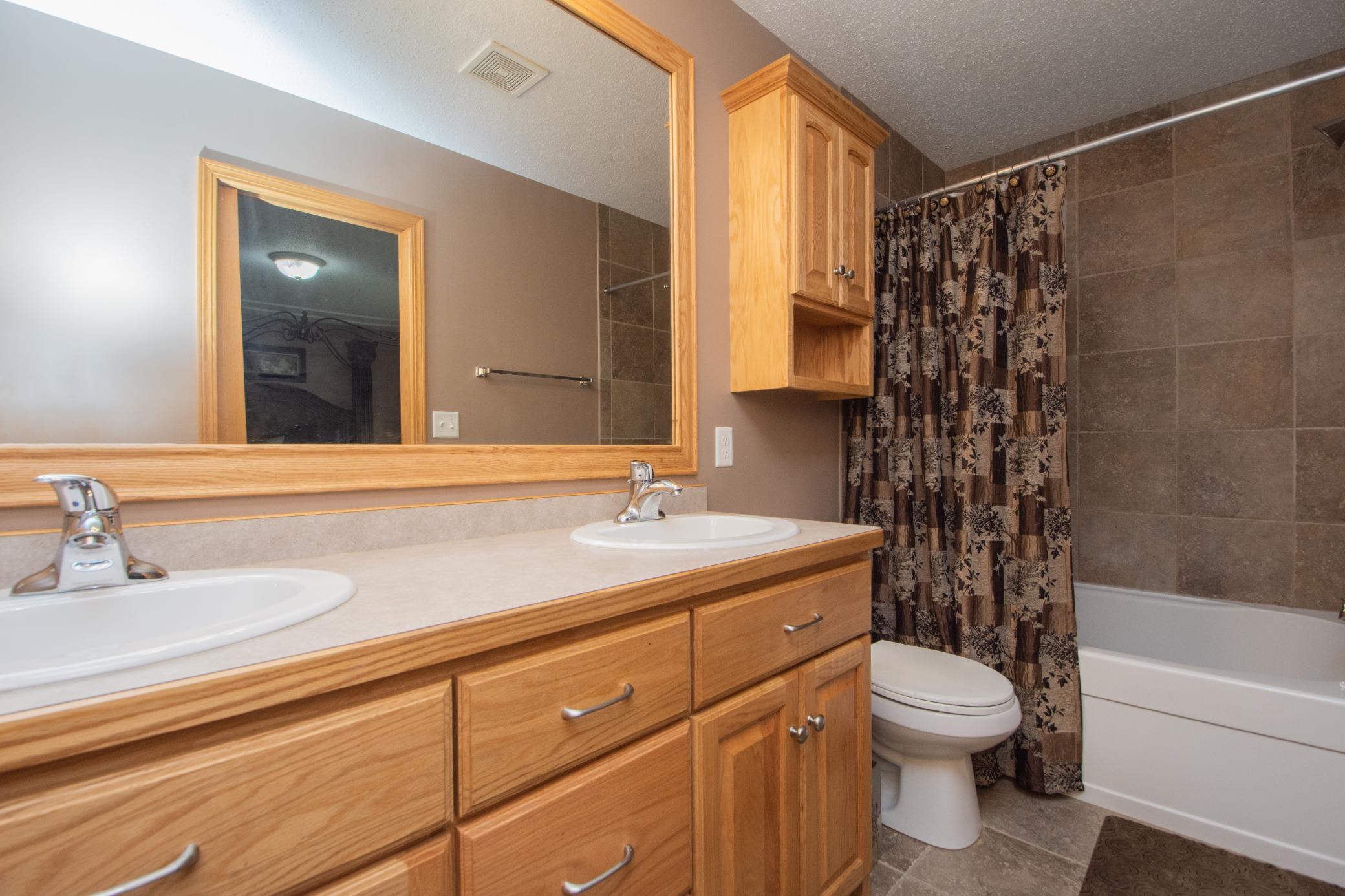 2009 single family home for sale at 1234 35th Street Circle S in Moorhead, MN — 4 bed, 3 bath (photo 23 of 49)