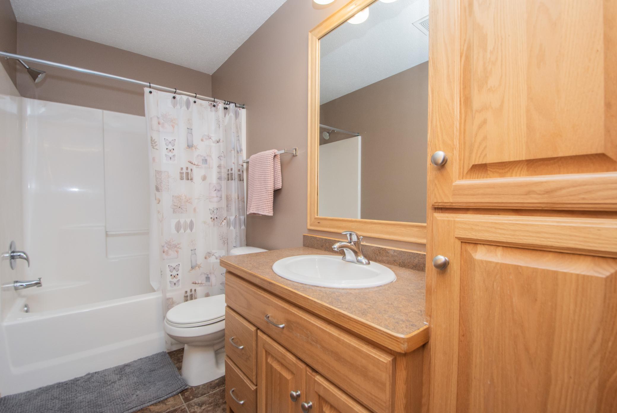 2009 single family home for sale at 1234 35th Street Circle S in Moorhead, MN — 4 bed, 3 bath (photo 27 of 49)