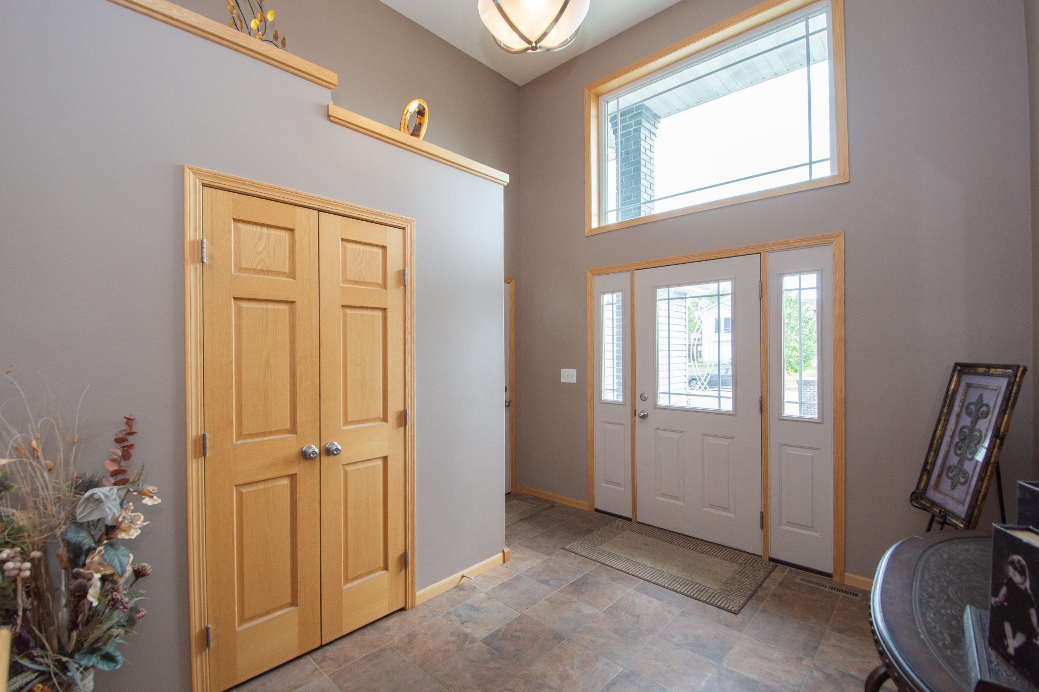 2009 single family home for sale at 1234 35th Street Circle S in Moorhead, MN — 4 bed, 3 bath (photo 4 of 49)