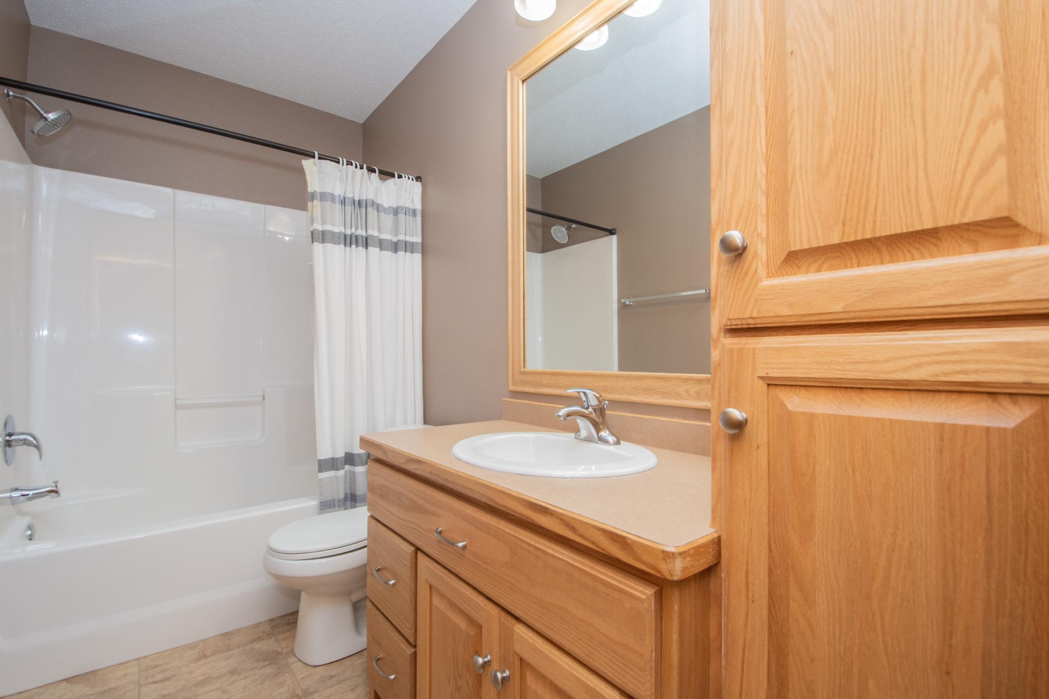 2009 single family home for sale at 1234 35th Street Circle S in Moorhead, MN — 4 bed, 3 bath (photo 37 of 49)