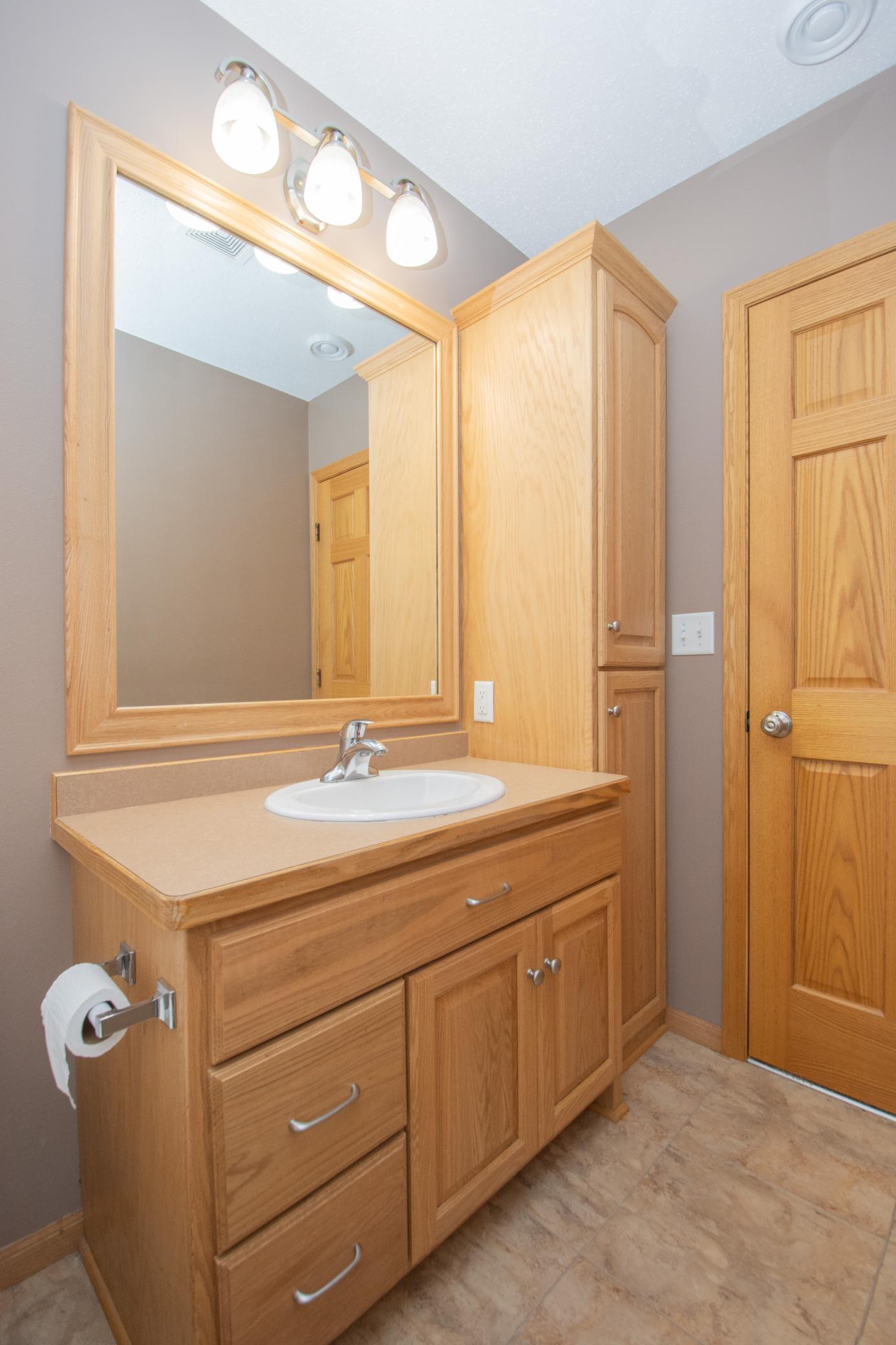2009 single family home for sale at 1234 35th Street Circle S in Moorhead, MN — 4 bed, 3 bath (photo 39 of 49)